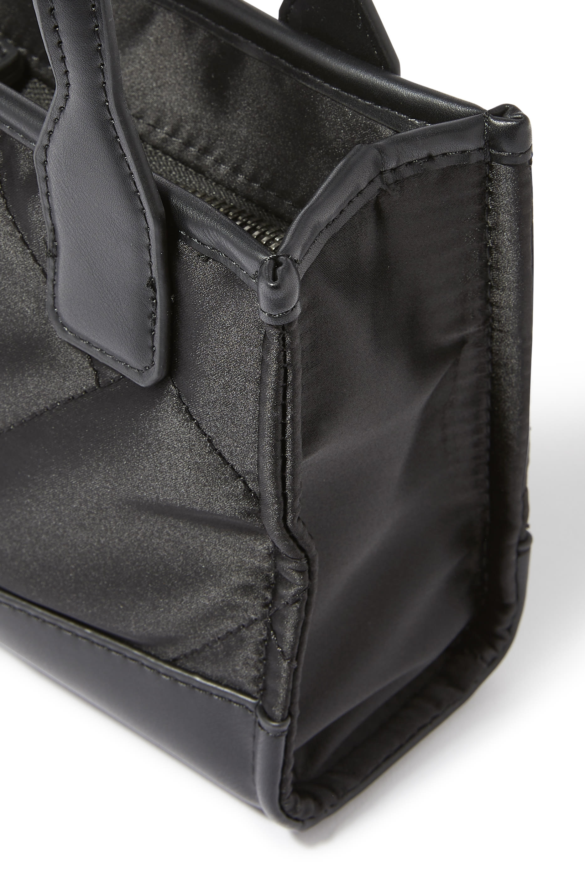 حقيبة يد بتصميم مربع مايكرو نايلون معاد تدويره