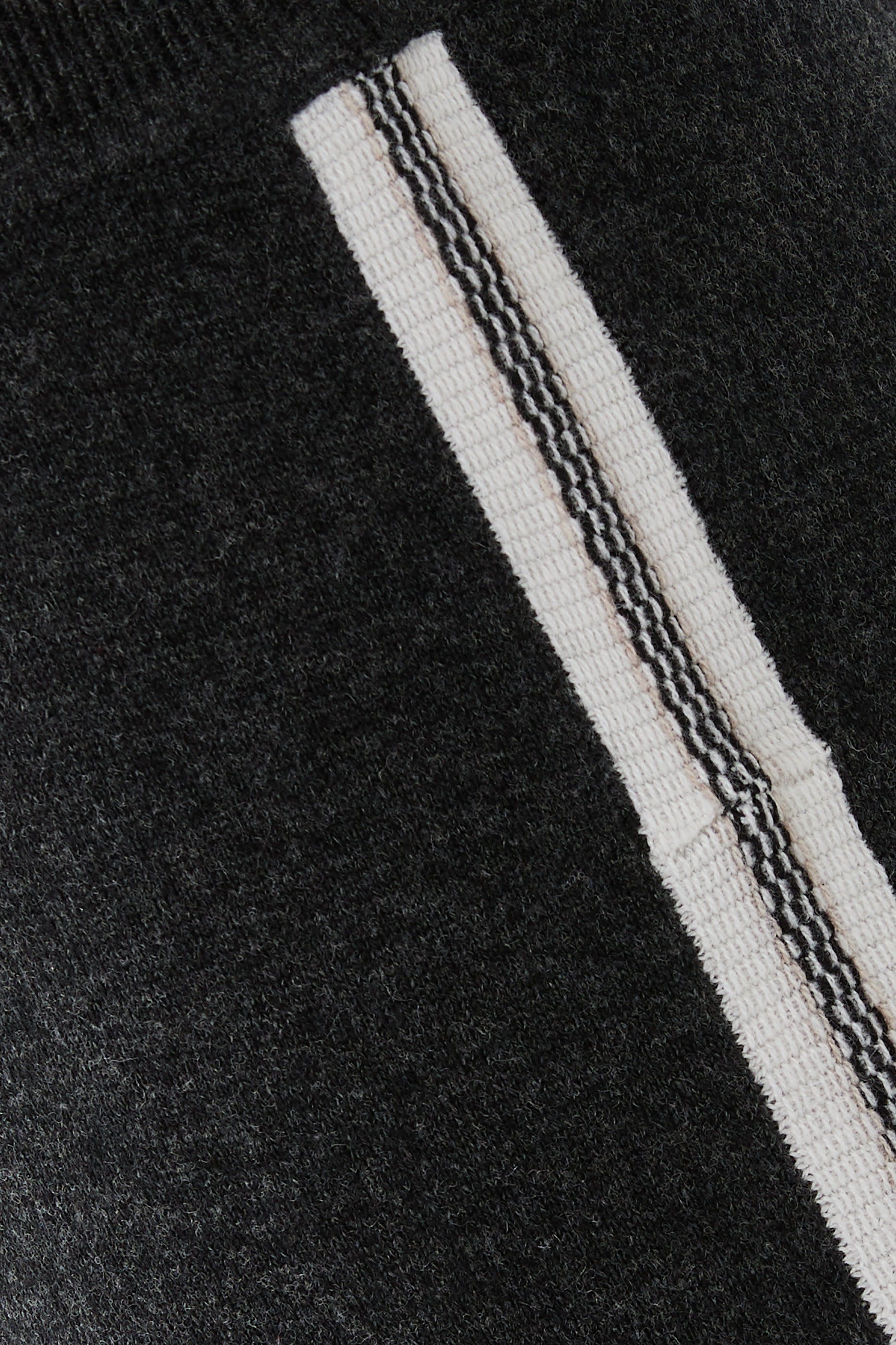 بنطال بشريط وقصة ساق واسعة