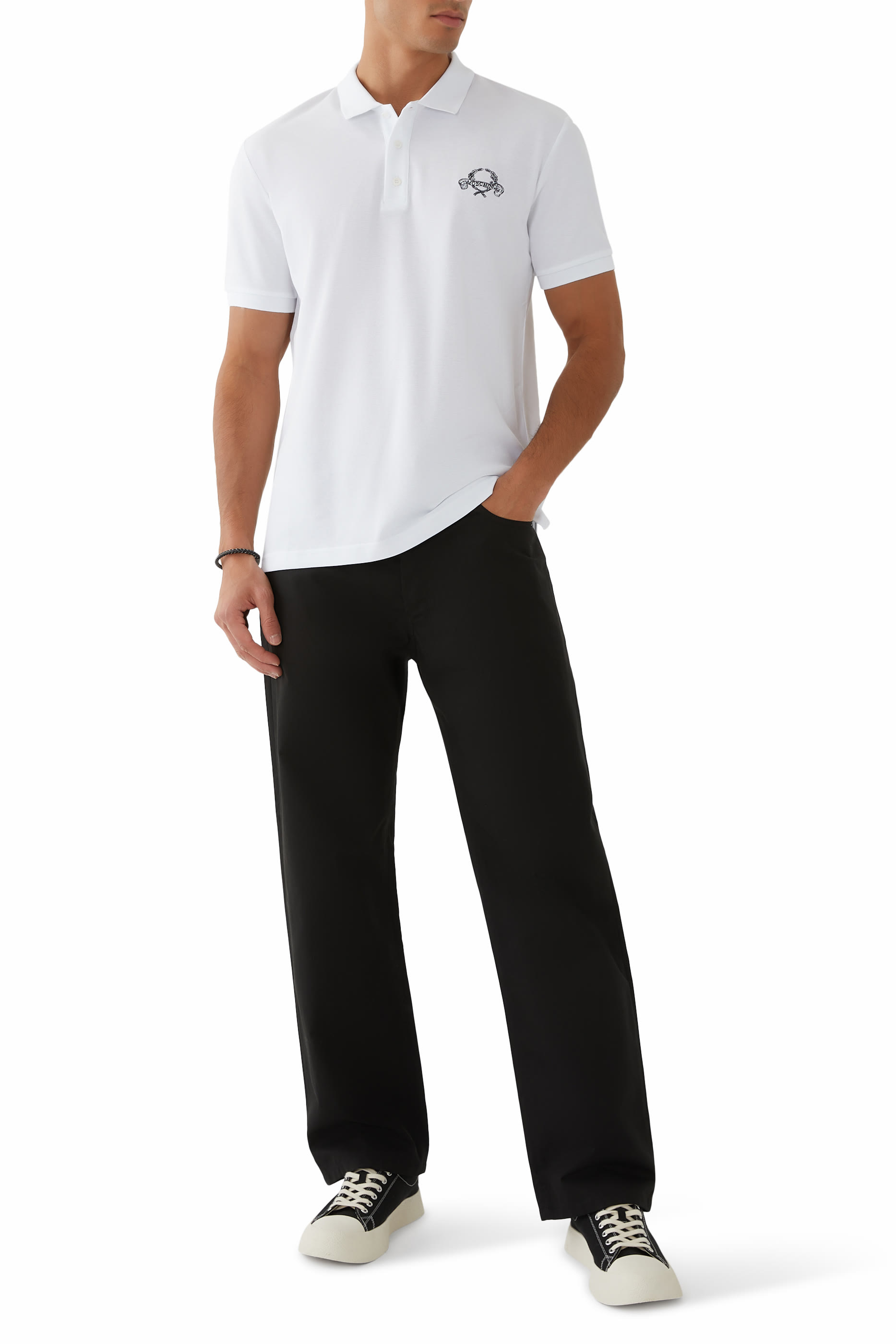 قميص بولو بشعار الماركة بغصني أوراق الغار