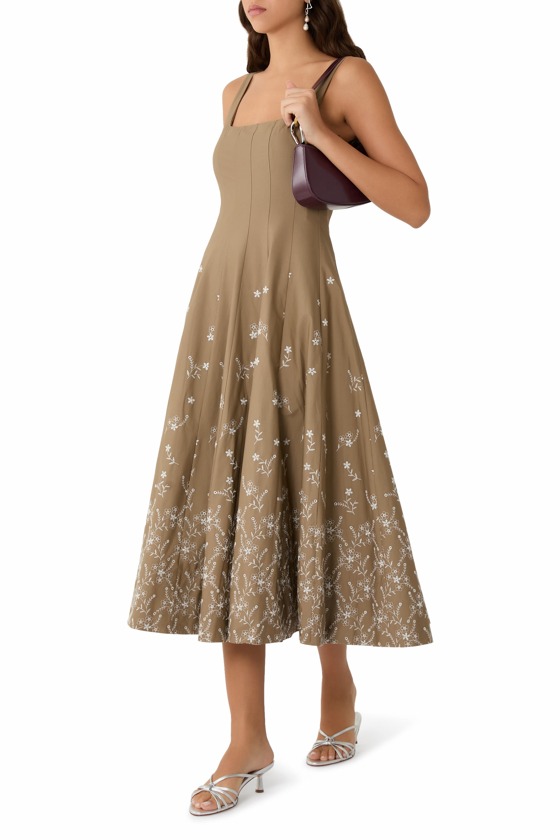 فستان ويلز مطرز