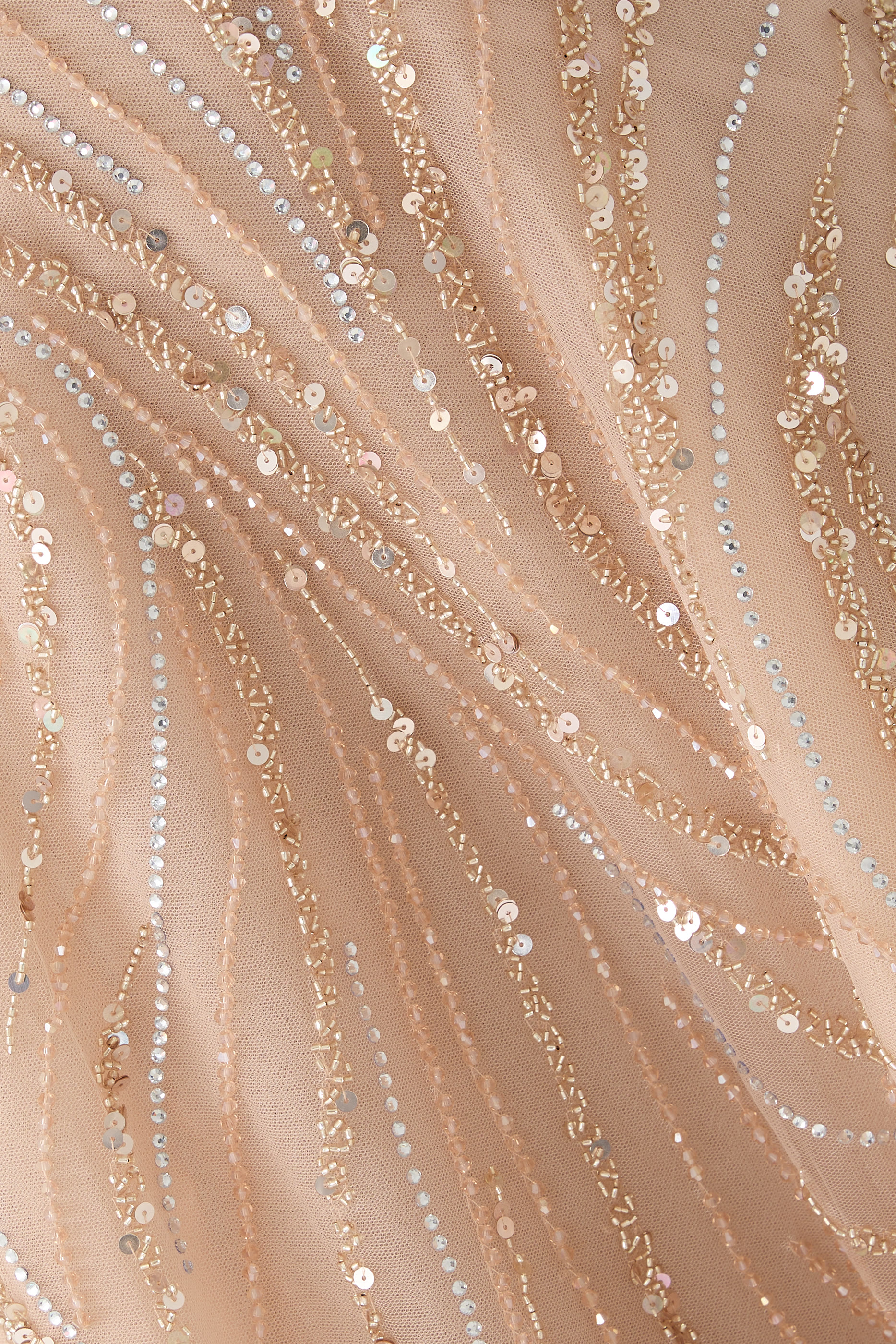 فستان سهرة طويل مطرز