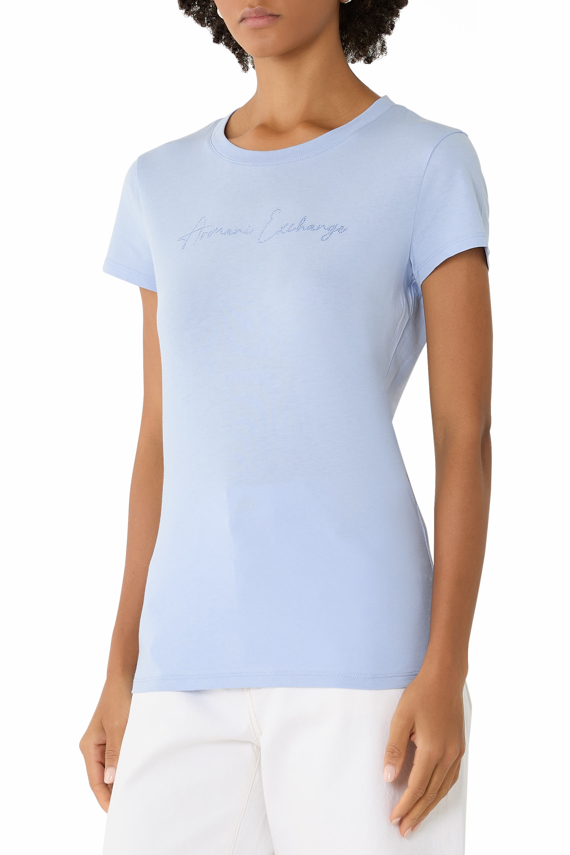 تيشيرت بأكمام قصيرة وشعار الماركة