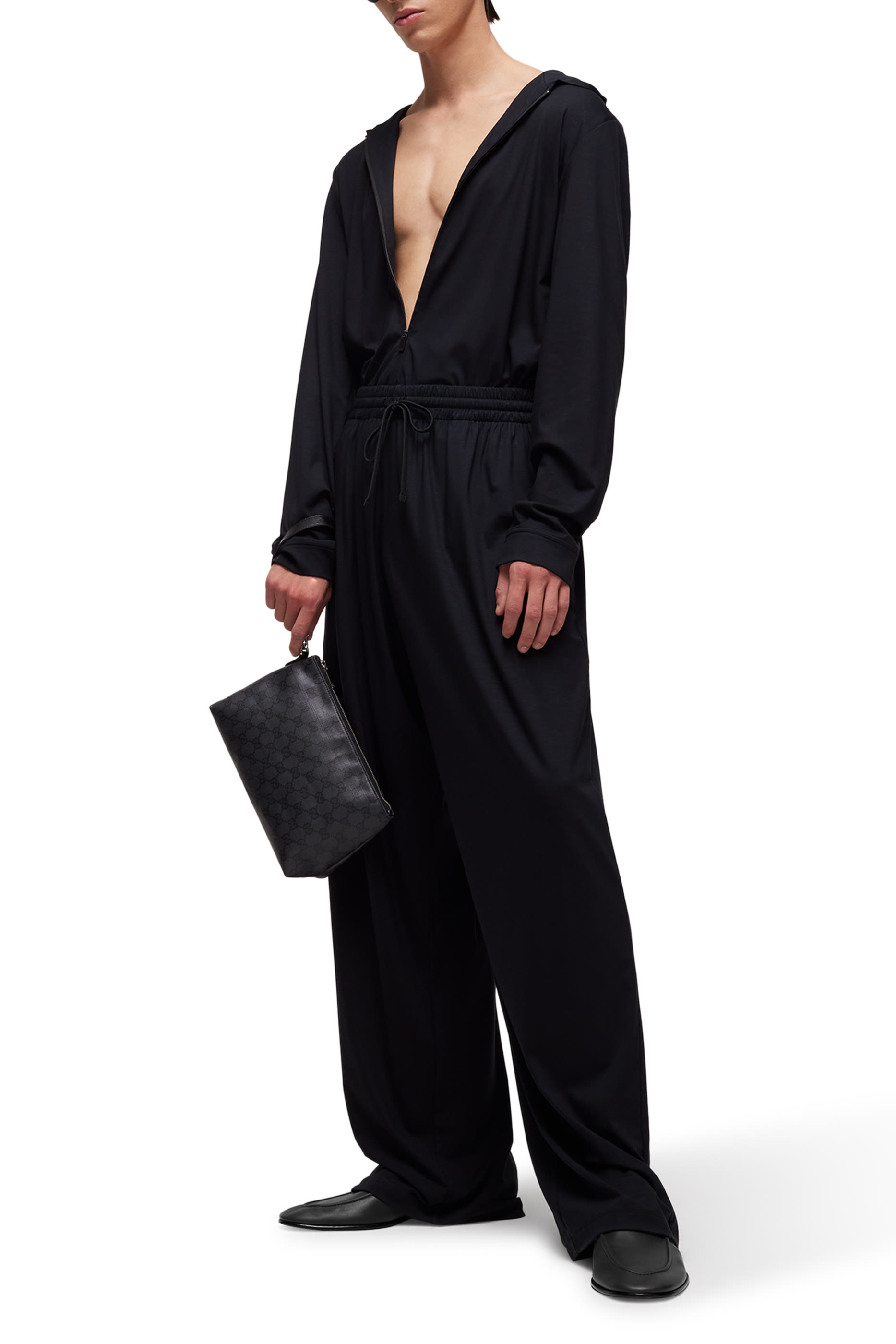 حقيبة صغيرة بشعار الماركة