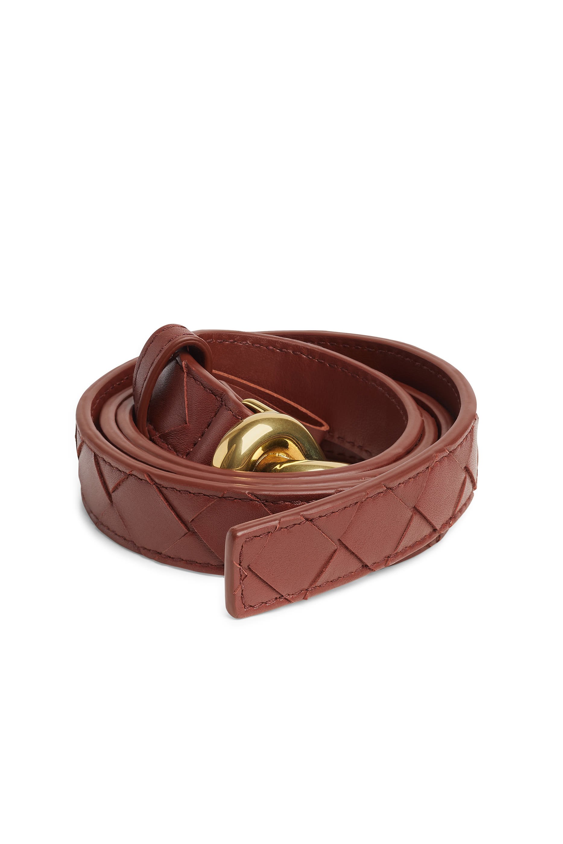 حزام بتفاصيل عقدة