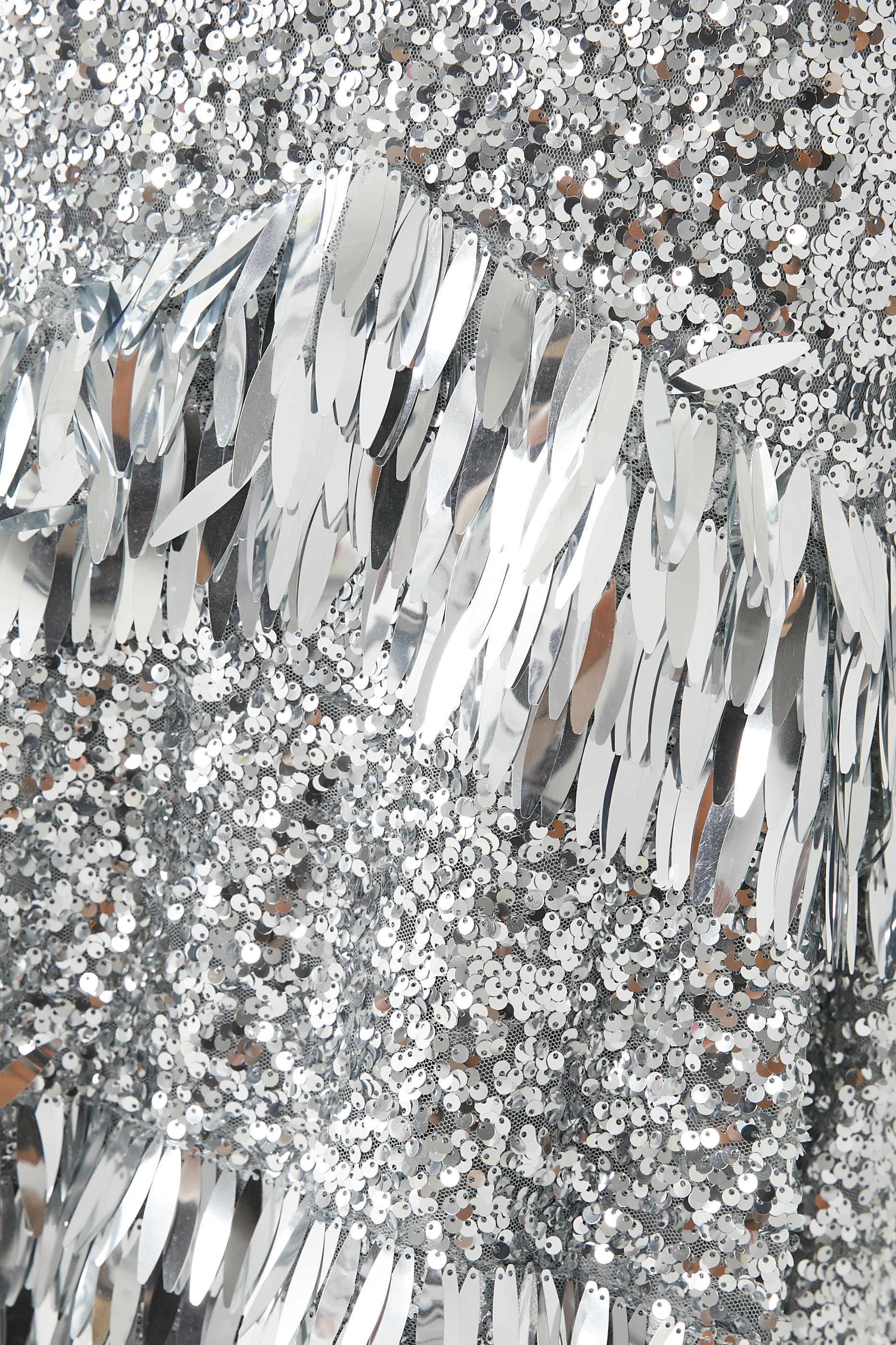 فستان سهرة بدون أكمام وبظهر مفتوح