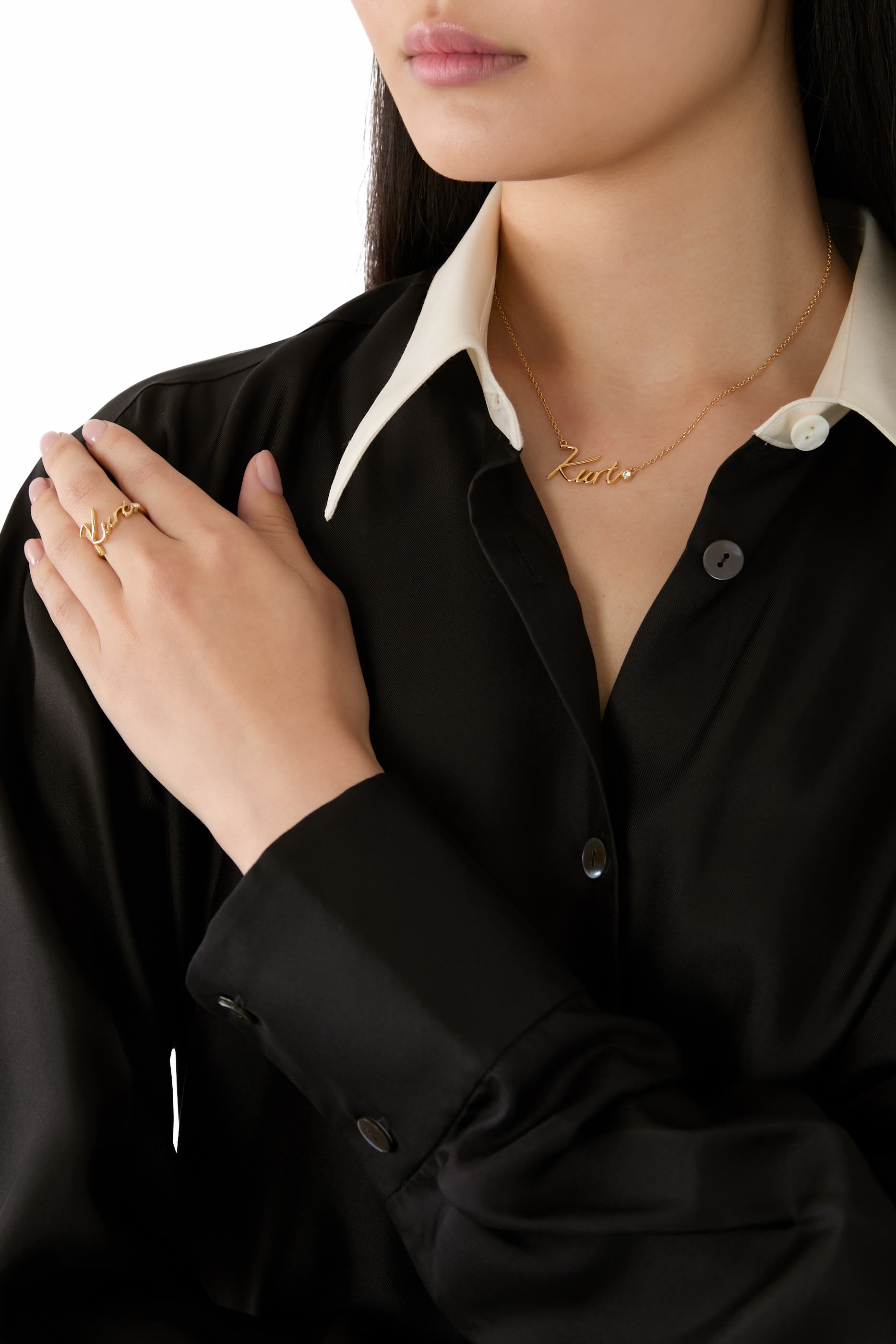 قلادة بدلاية بتصميم كلمة كيرت