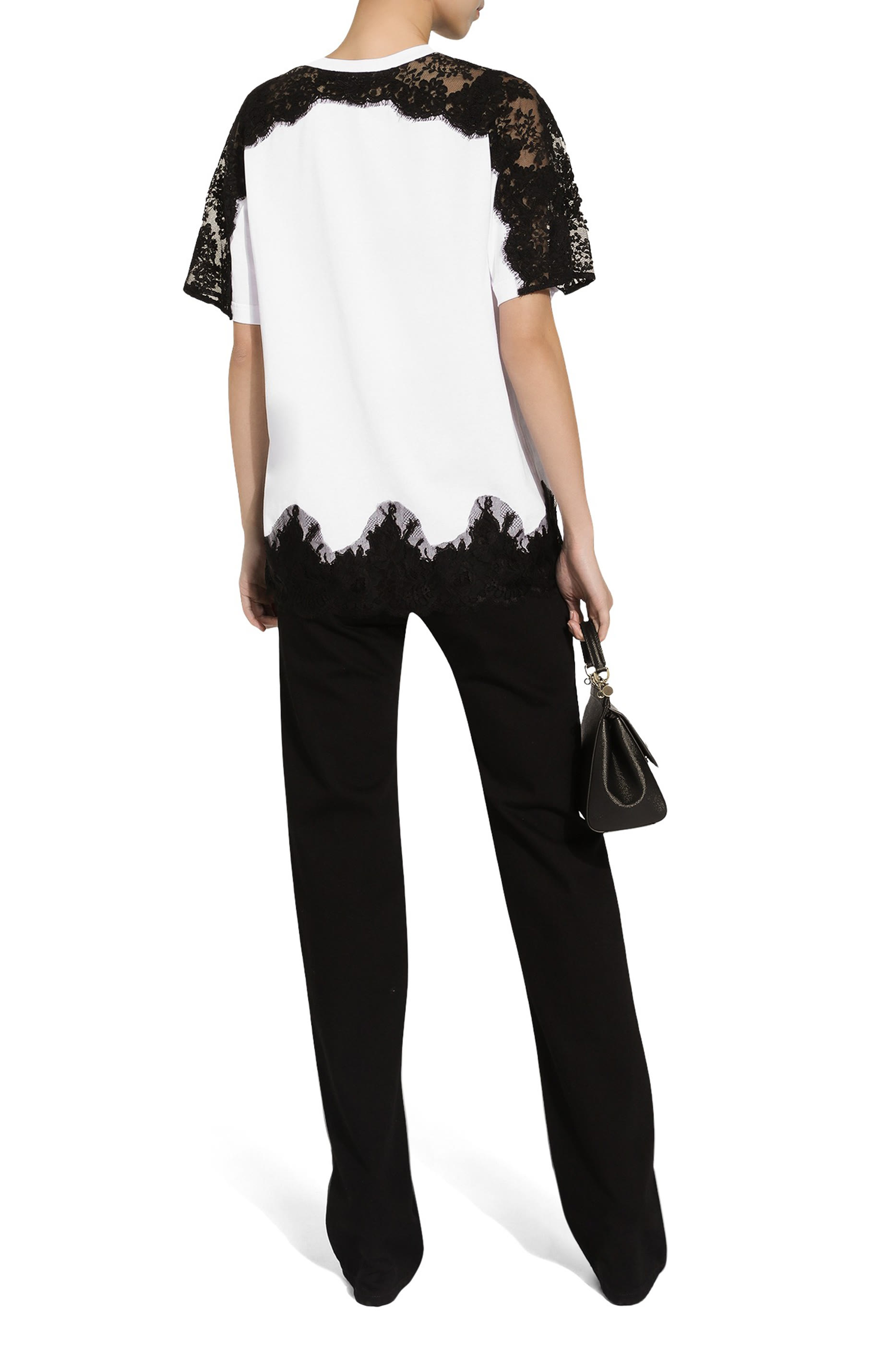 تيشيرت جيرسيه بتفاصيل دانتيل وشعار الماركة