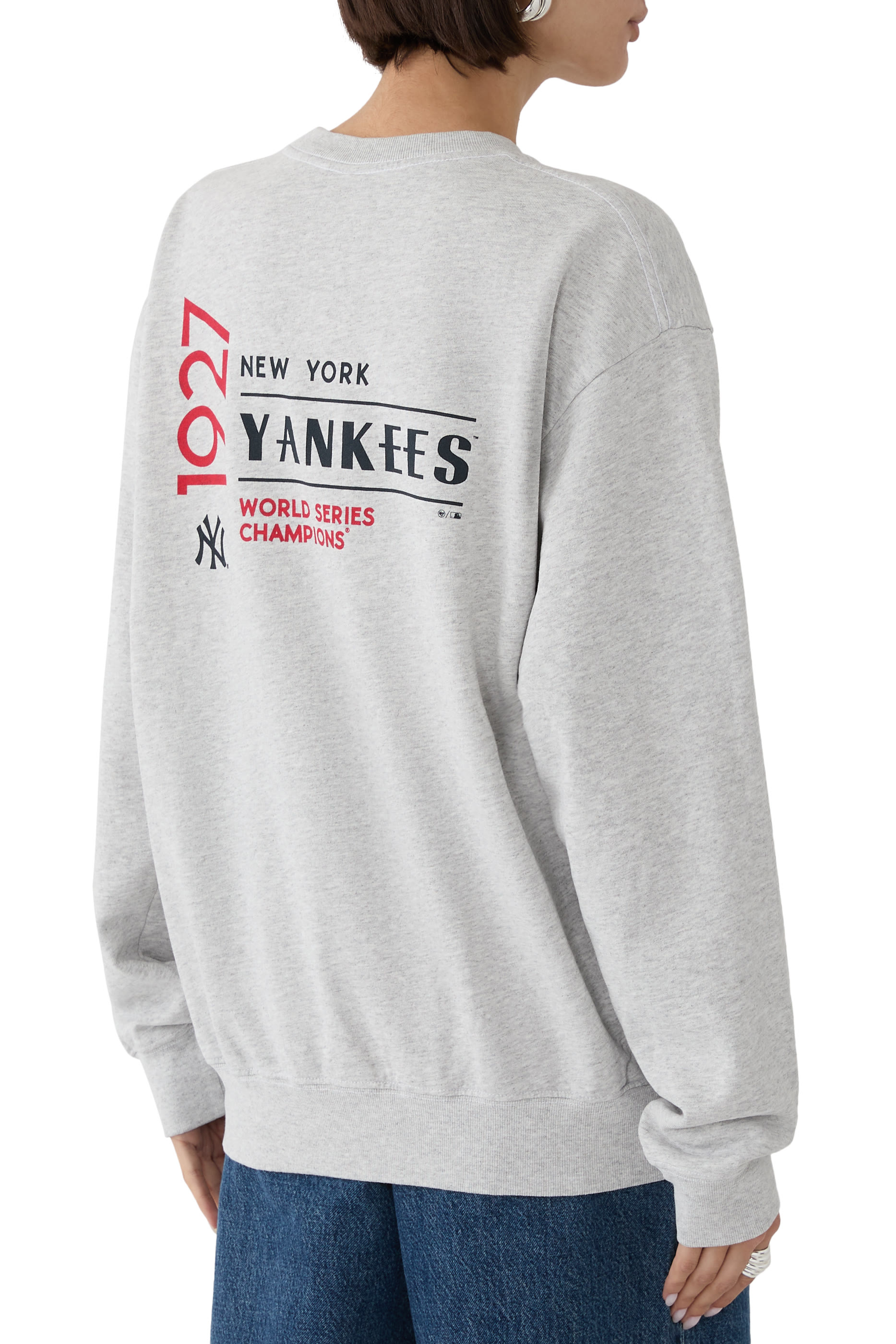 سويت شيرت شامبيونز بياقة ضيقة