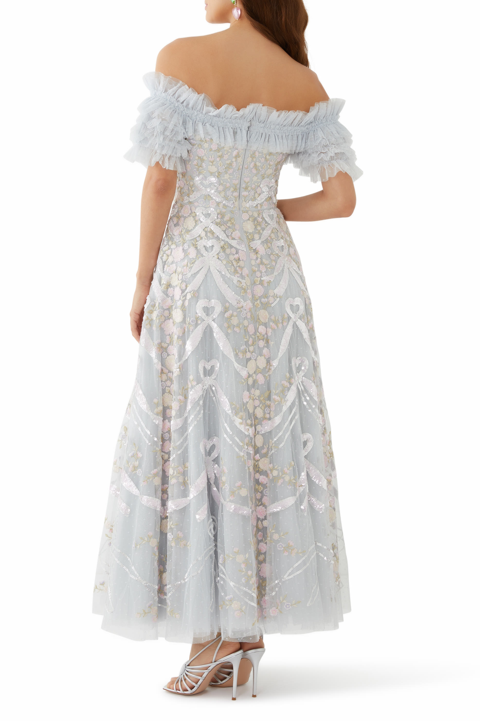 فستان سهرة بطول الكاحل بأكتاف متساقطة وتطريزات بتصميم أربطة وقلب