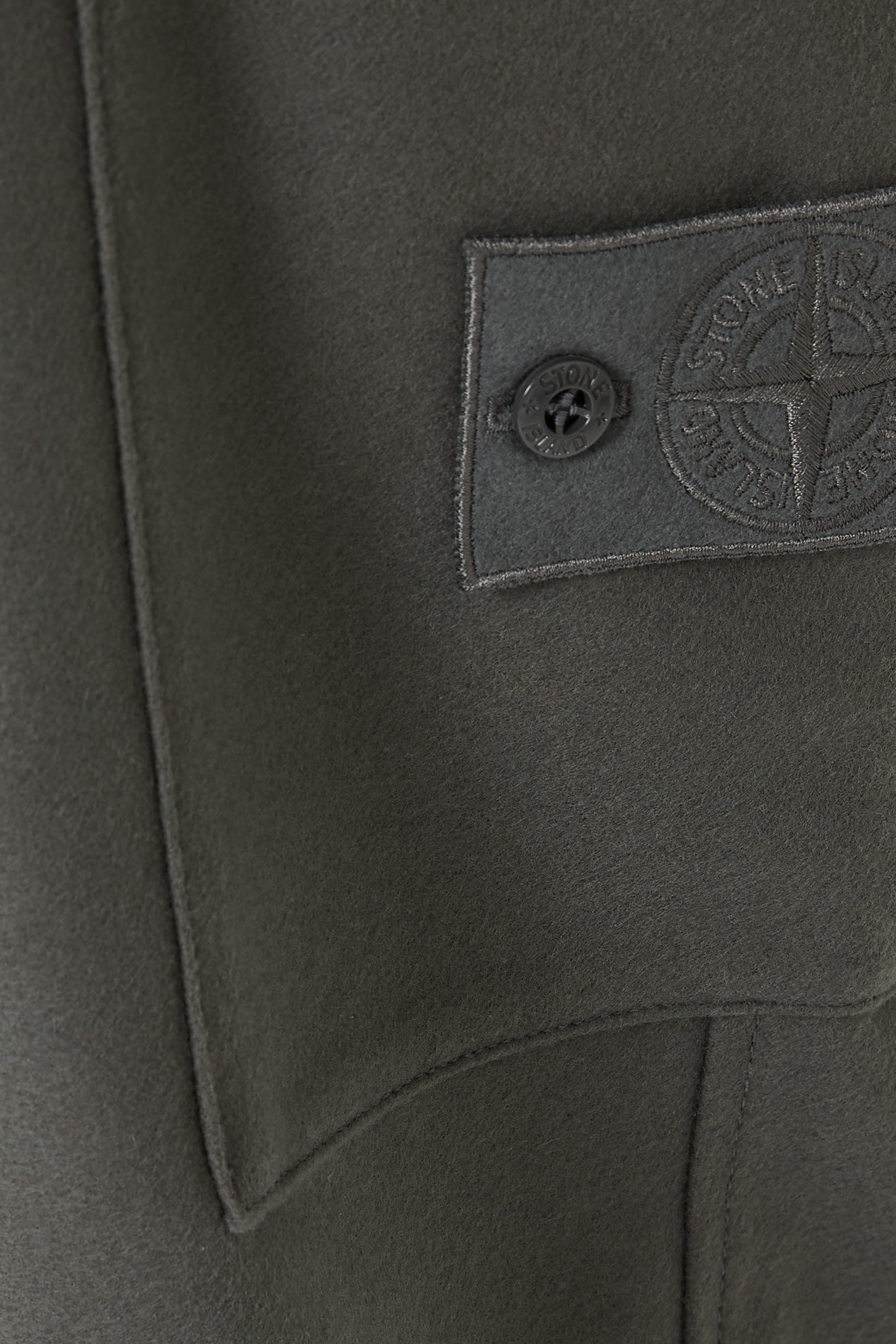 بنطال كارغو بقصة واسعة