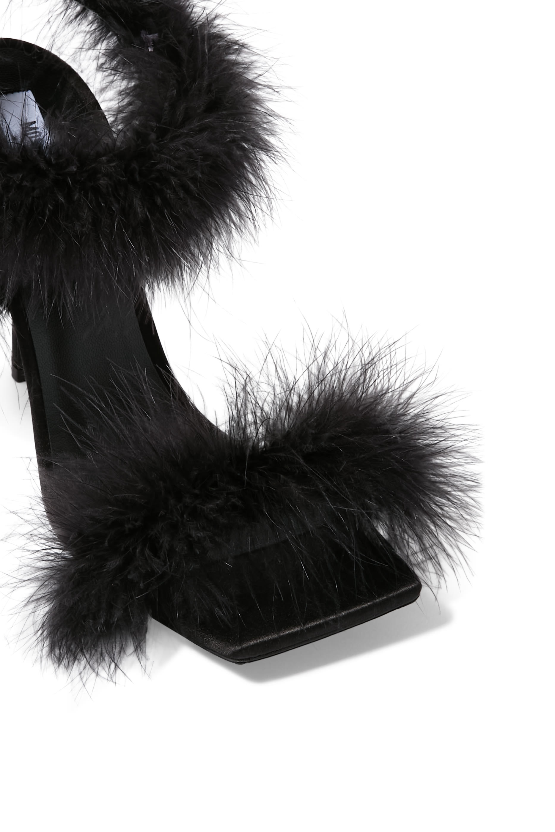 صندل 100 مزين بريش ستان