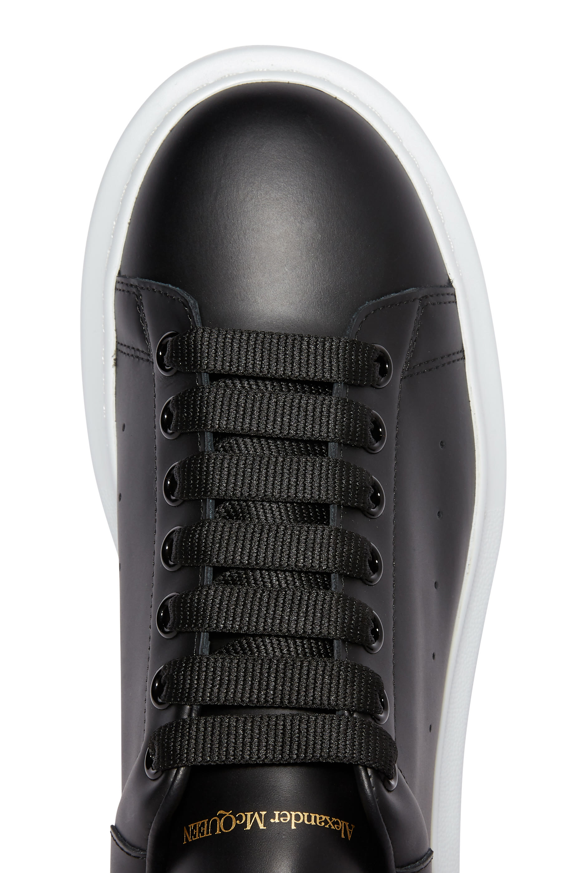 سنيكرز جلد بنعل سميك