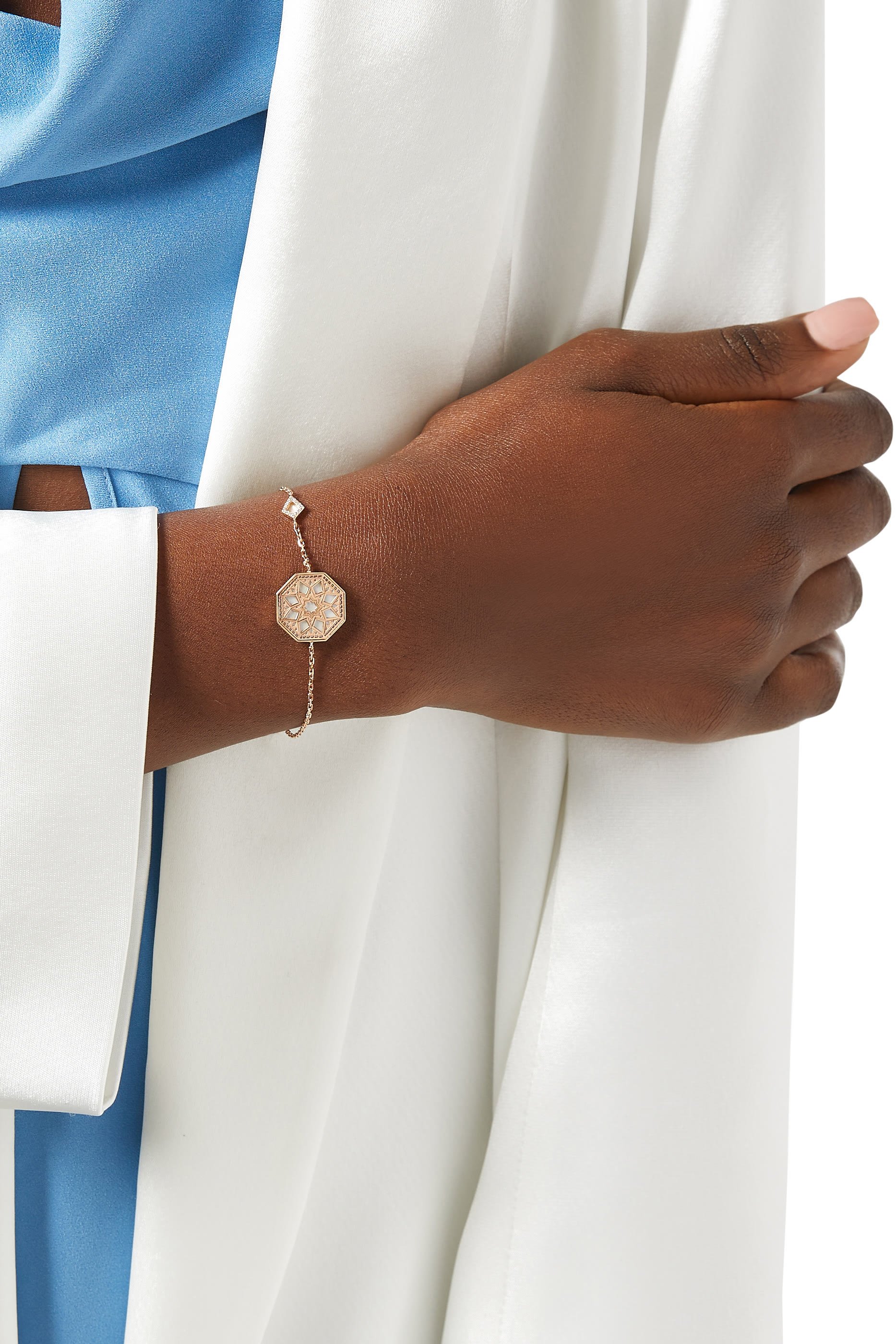 سوار تراث كلاسيكي مرصع بعرق الؤلؤ والماس، ذهب أصفر عيار 18