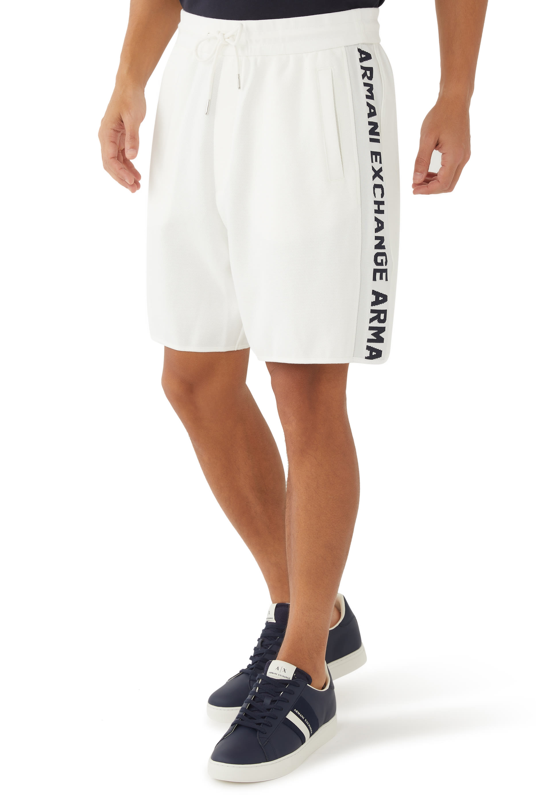 شورت بشريط شعار الماركة