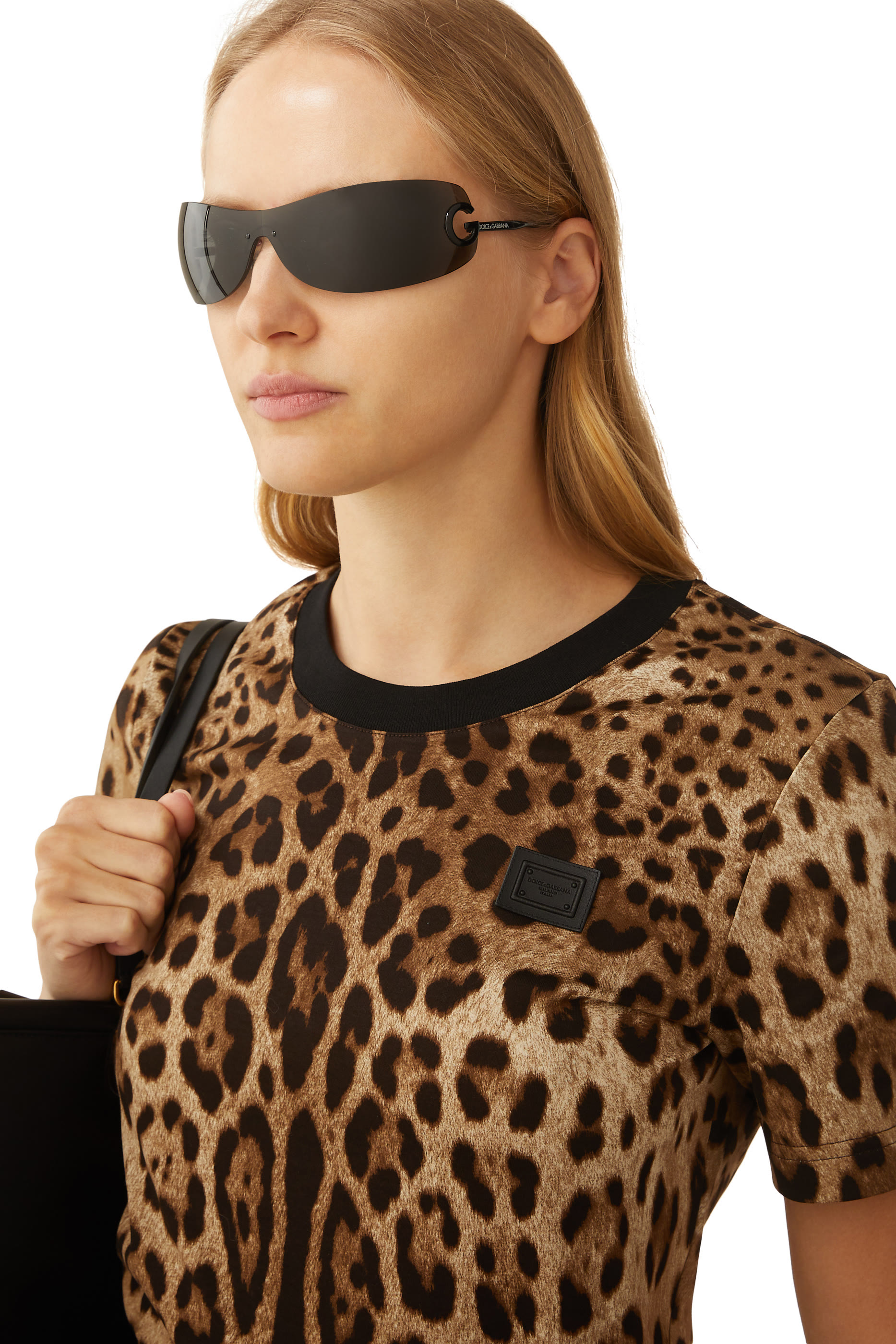 نظارة شمسية بتصميم ملفوف بشعار الماركة