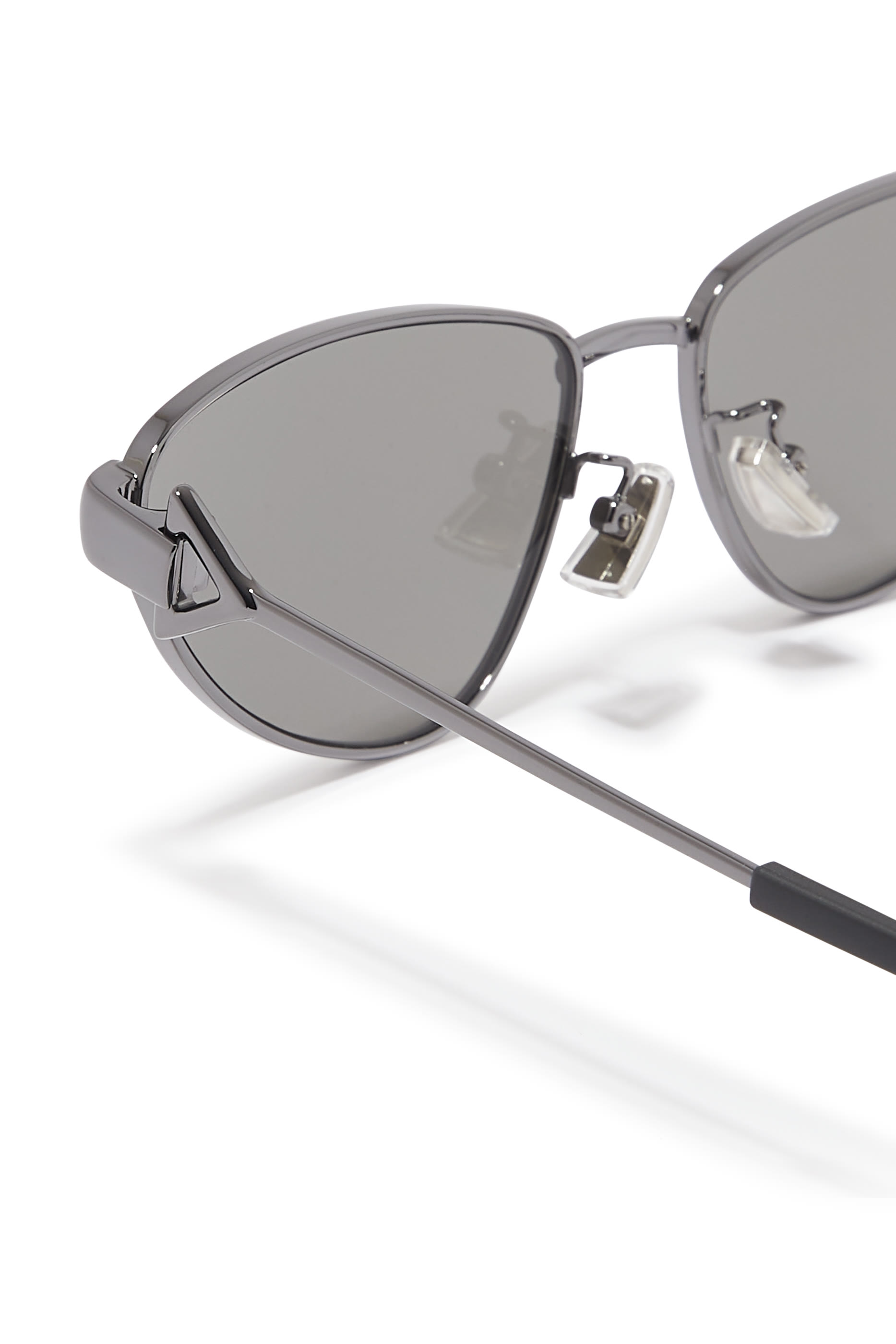 نظارة شمسية بإطار على شكل عين قطة