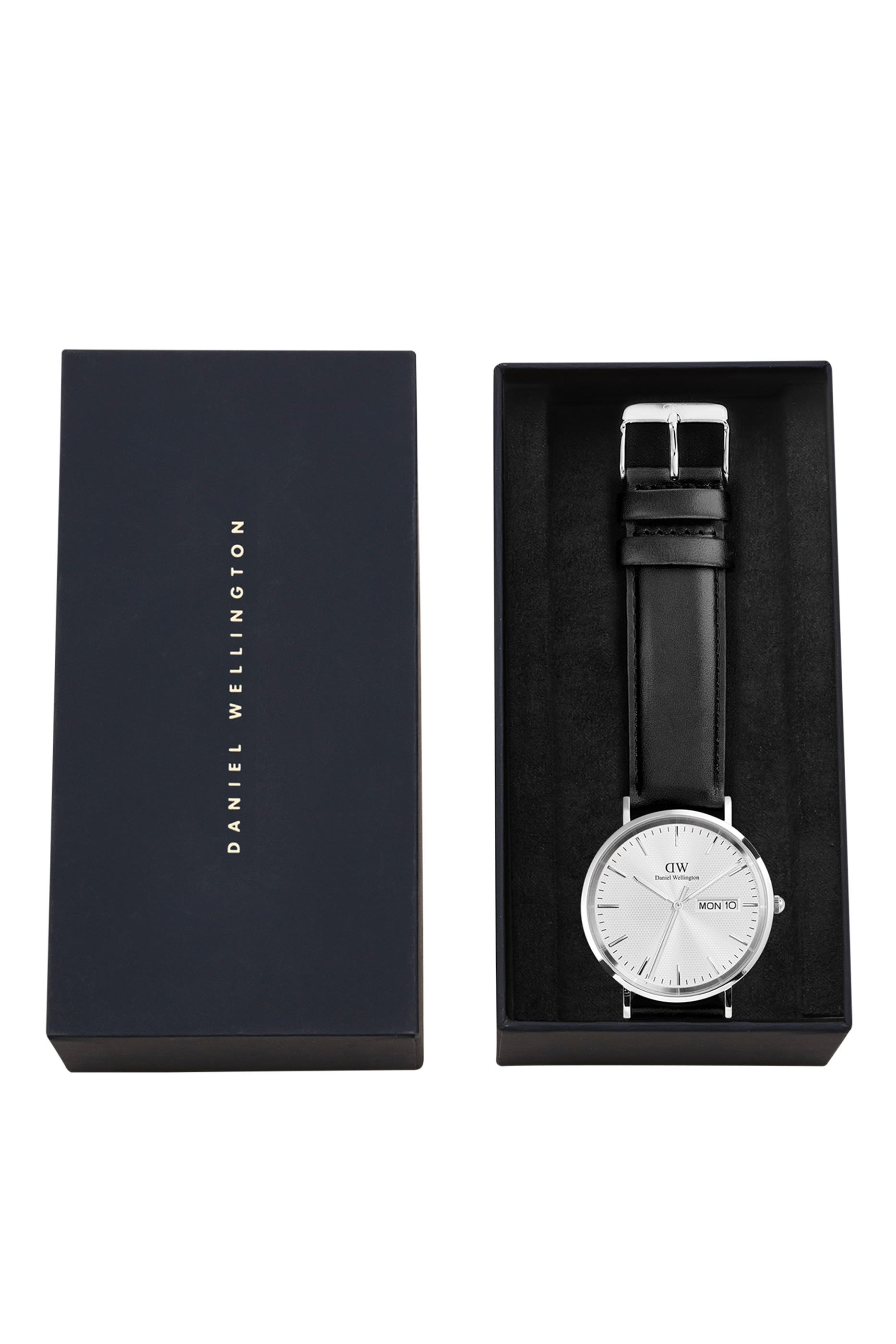 ساعة كلاسيك بخاصية عرض اليوم