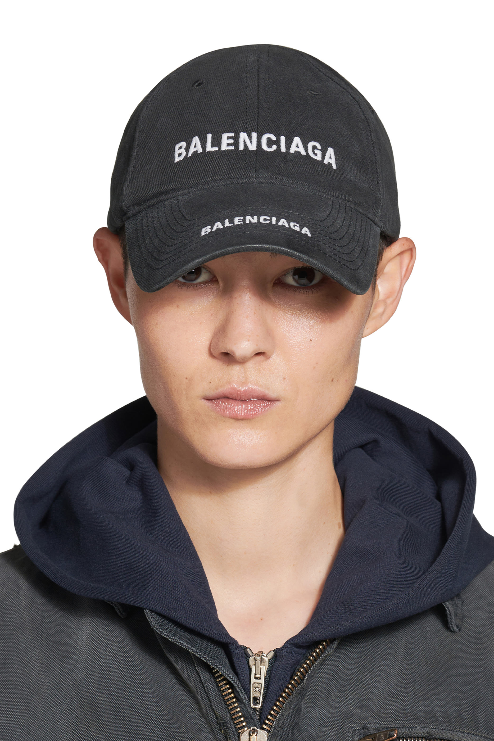 كاب بشعار الماركة مزدوج