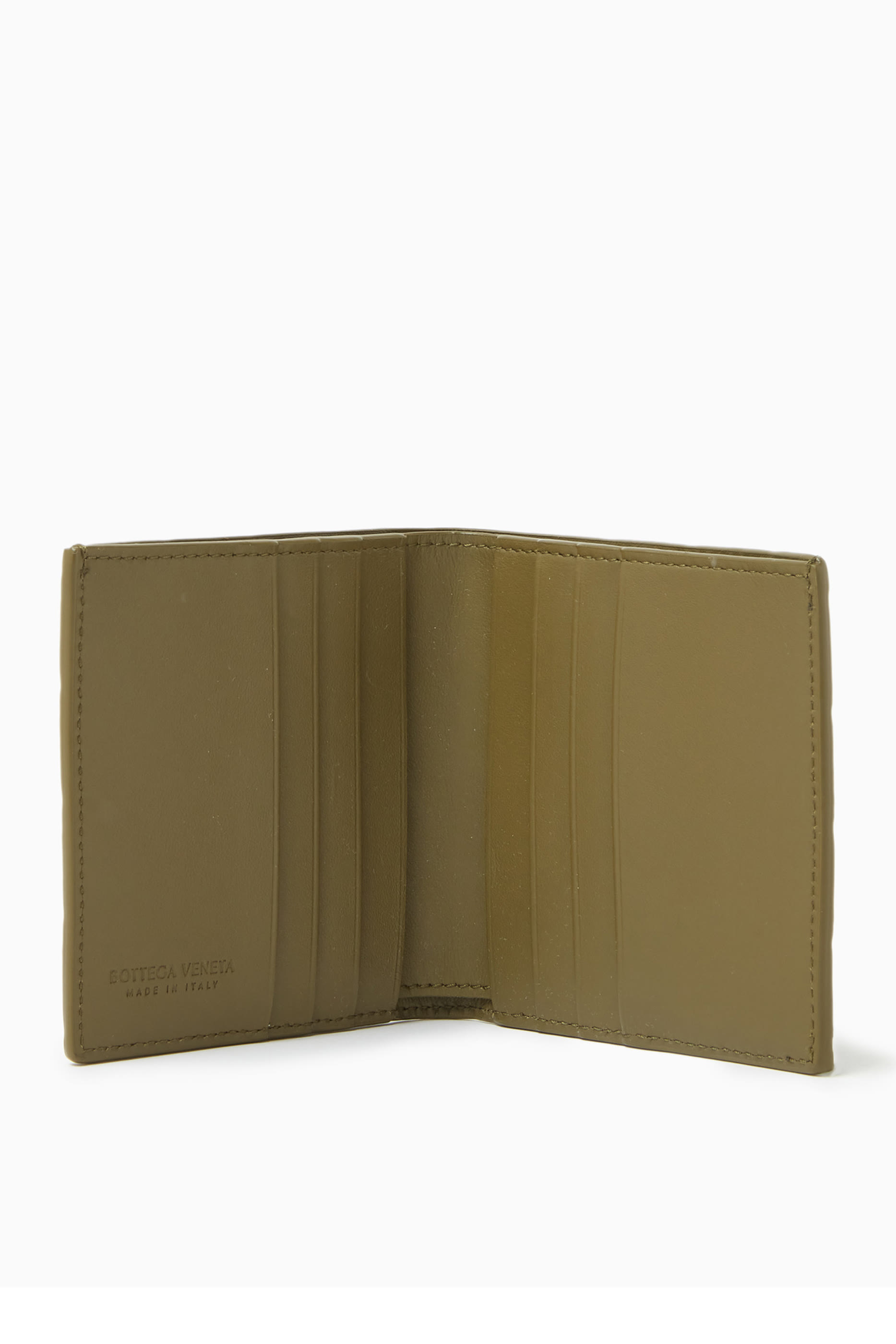 محفظة بتصميم مجدول رفيع ثنائي الطي