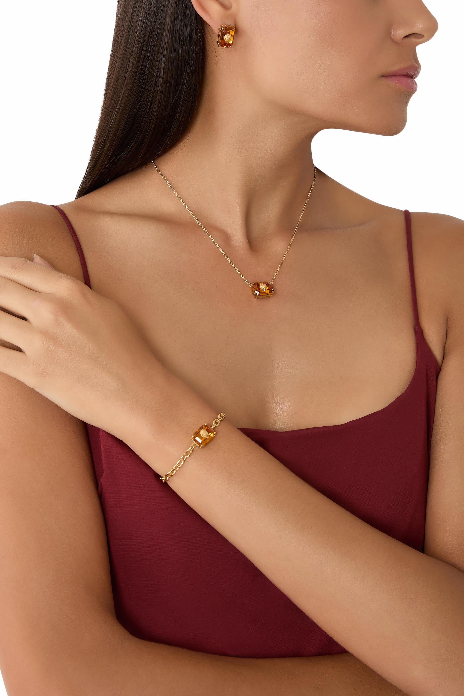 أقراط مرصعة بكريستال