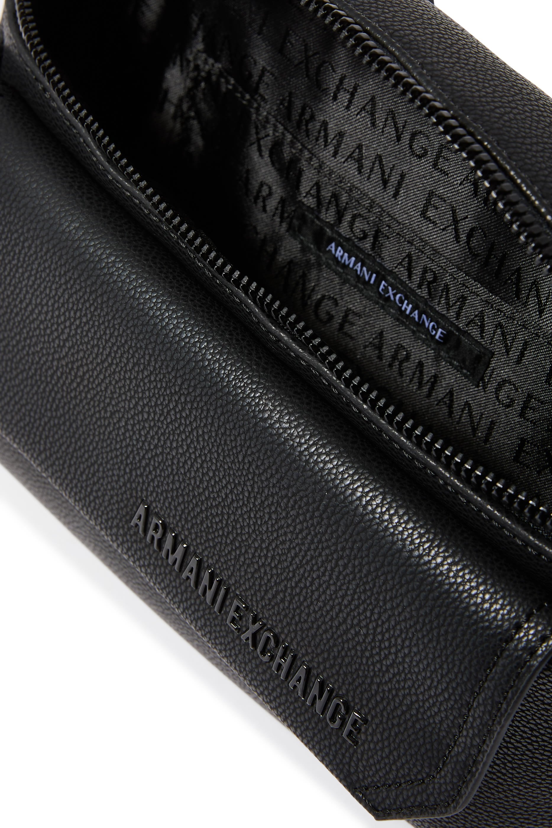 حقيبة خصر بشعار الماركة