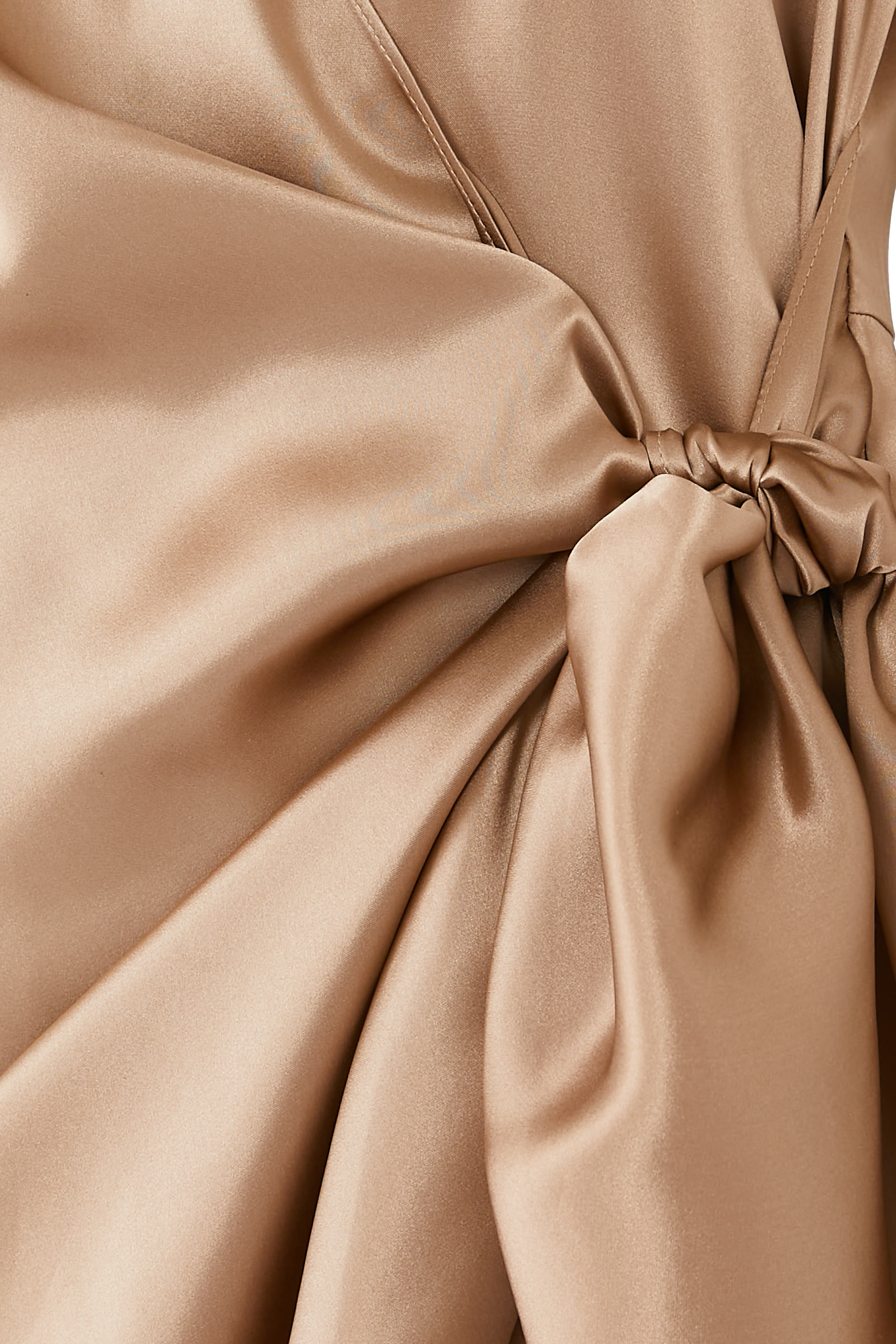 فستان كادي ستان بتصميم ملفوف