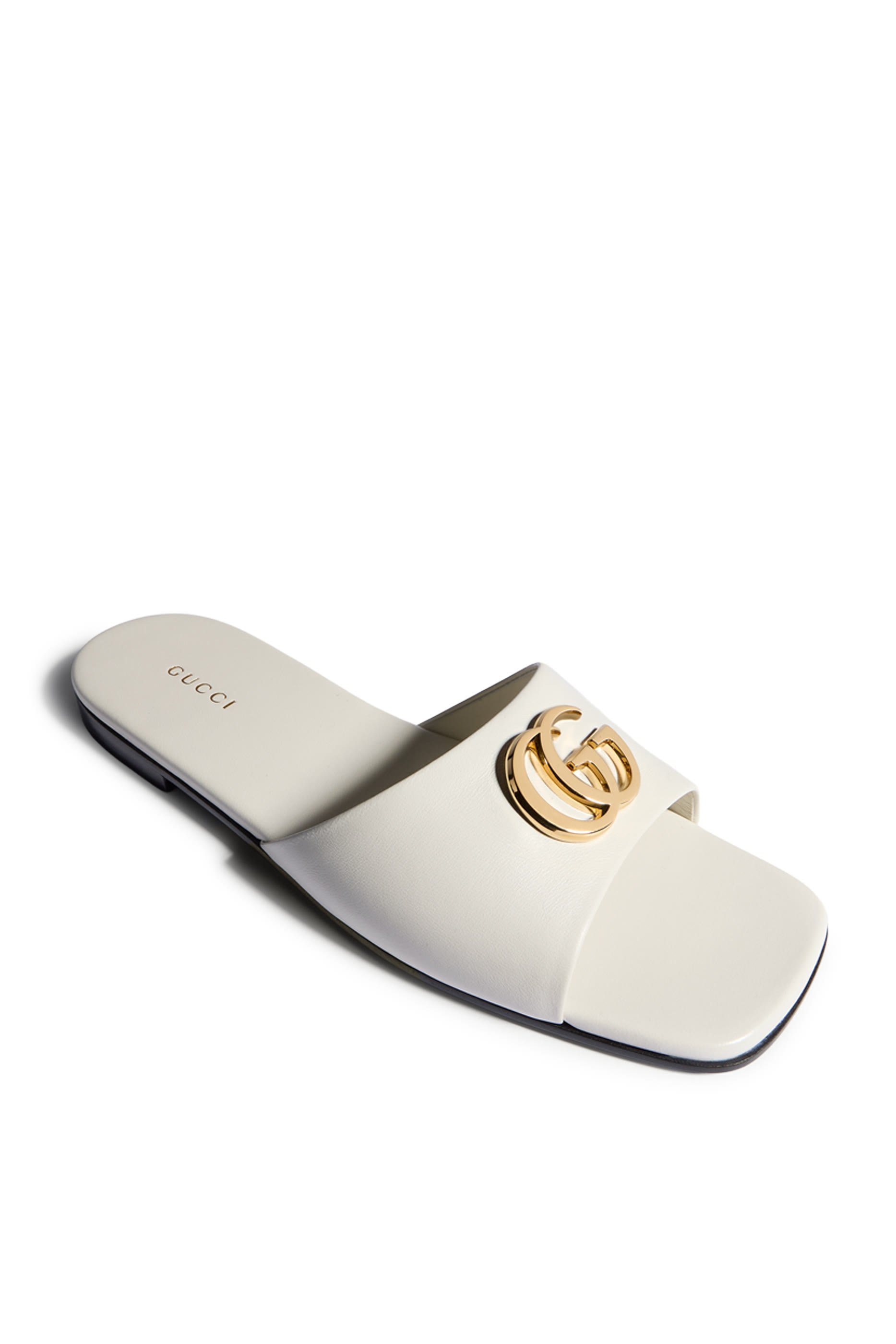 حذاء خفيف بحلية حرفي شعار الماركة