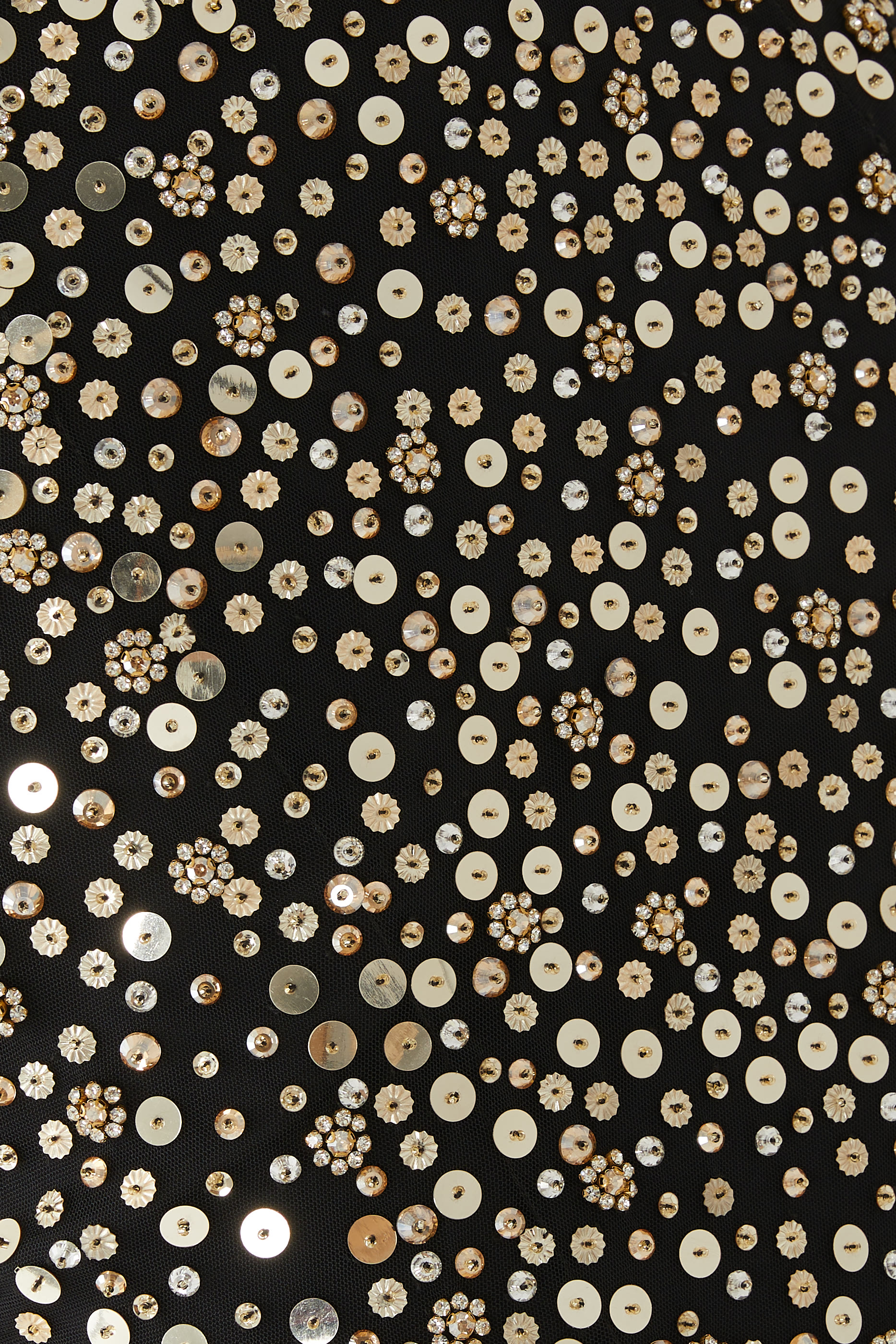 فستان سهرة بلا حمالات مطرز بالترتر