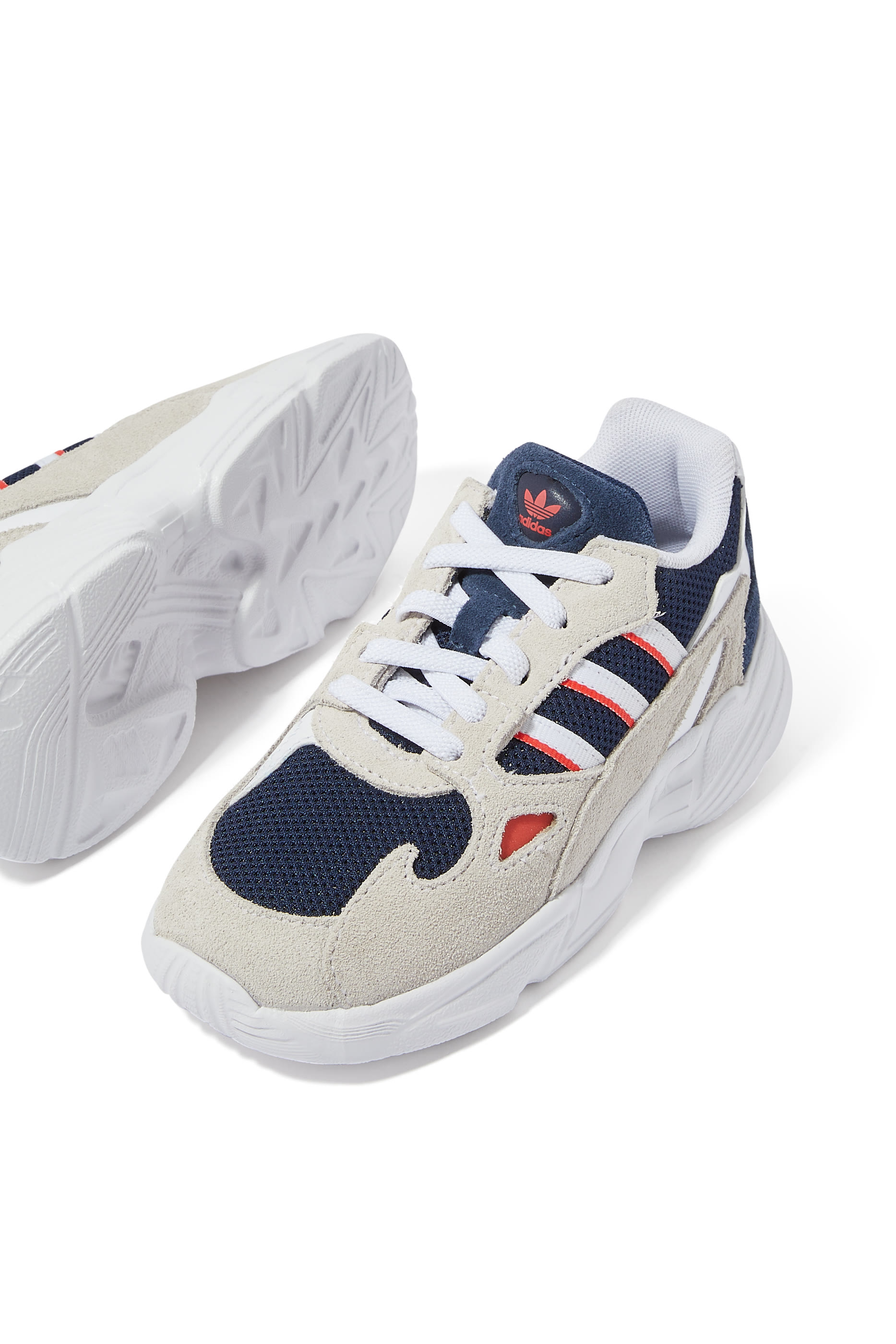 سنيكرز فالكون بأربطة مطاطية للأطفال