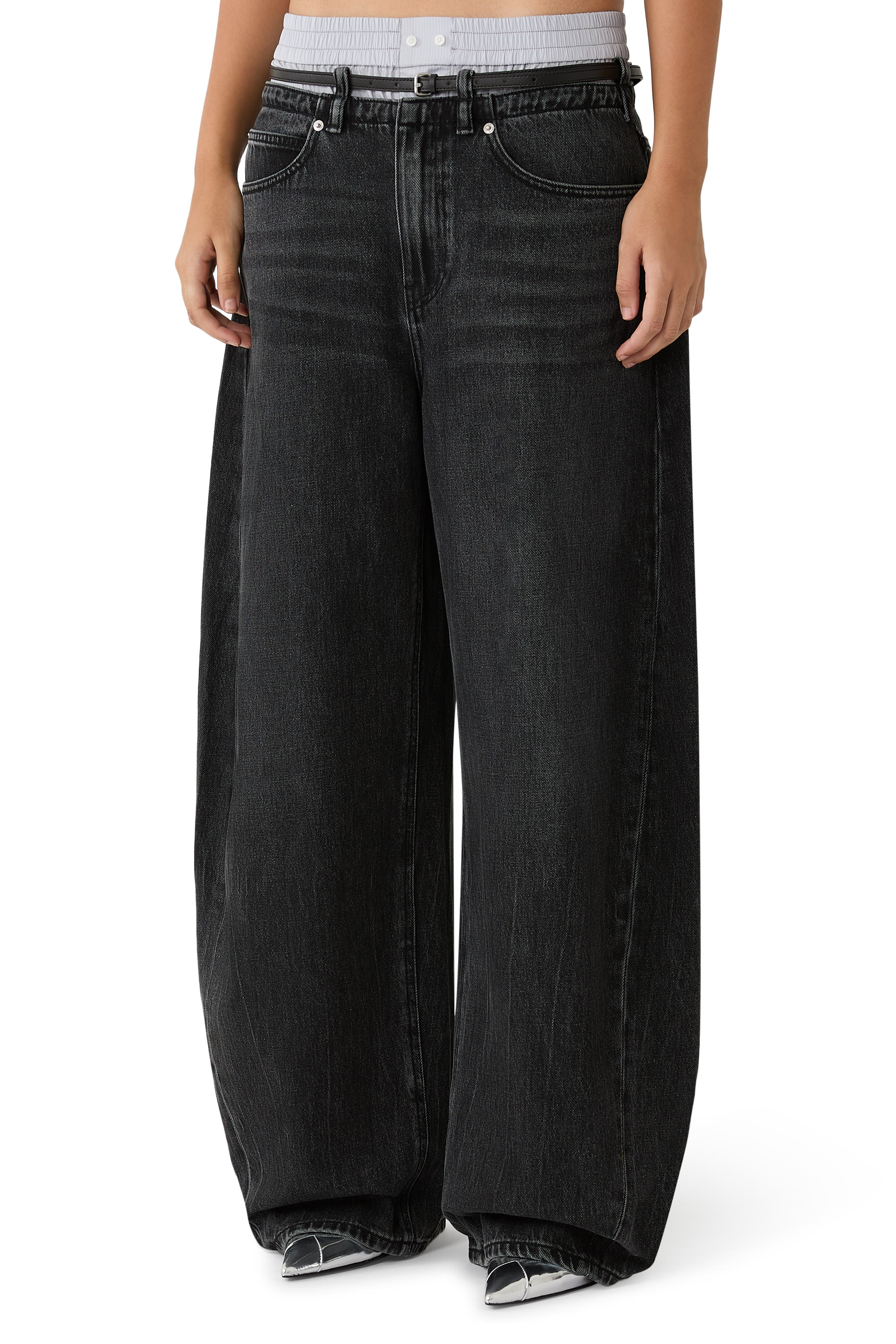 بنطال جينز بحزام وعرى للحزام