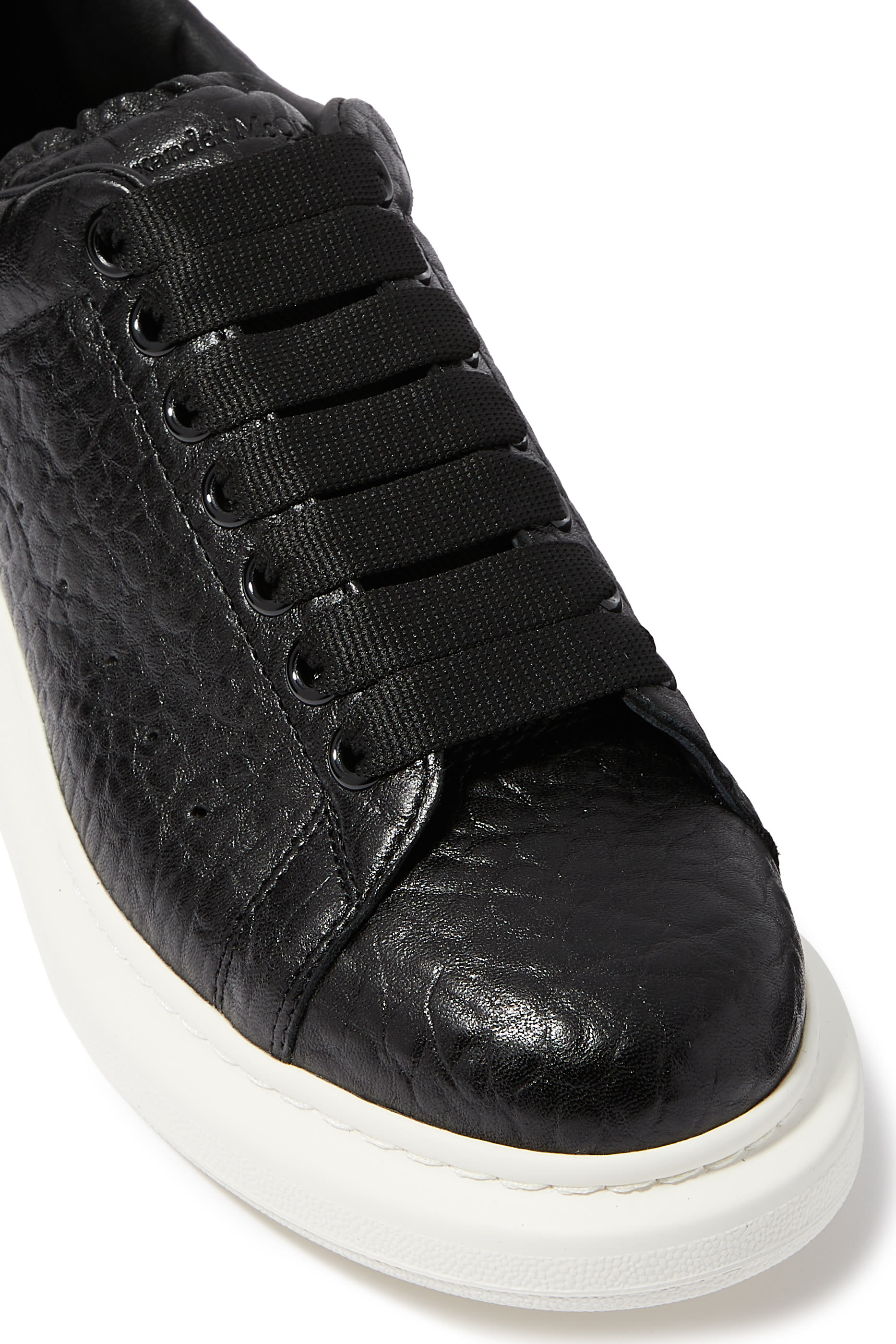 سنيكرز بنعل سميك