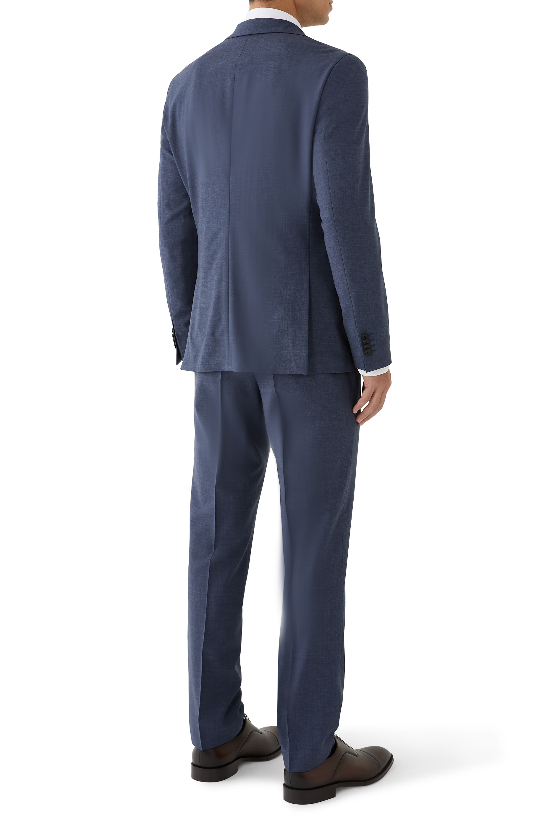 طقم بليزر وبنطال بقصة ضيقة