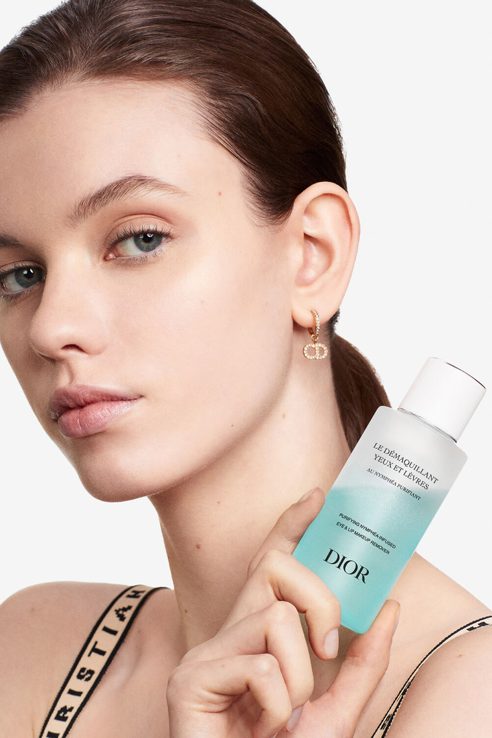 مزيل مكياج العيون والشفاه