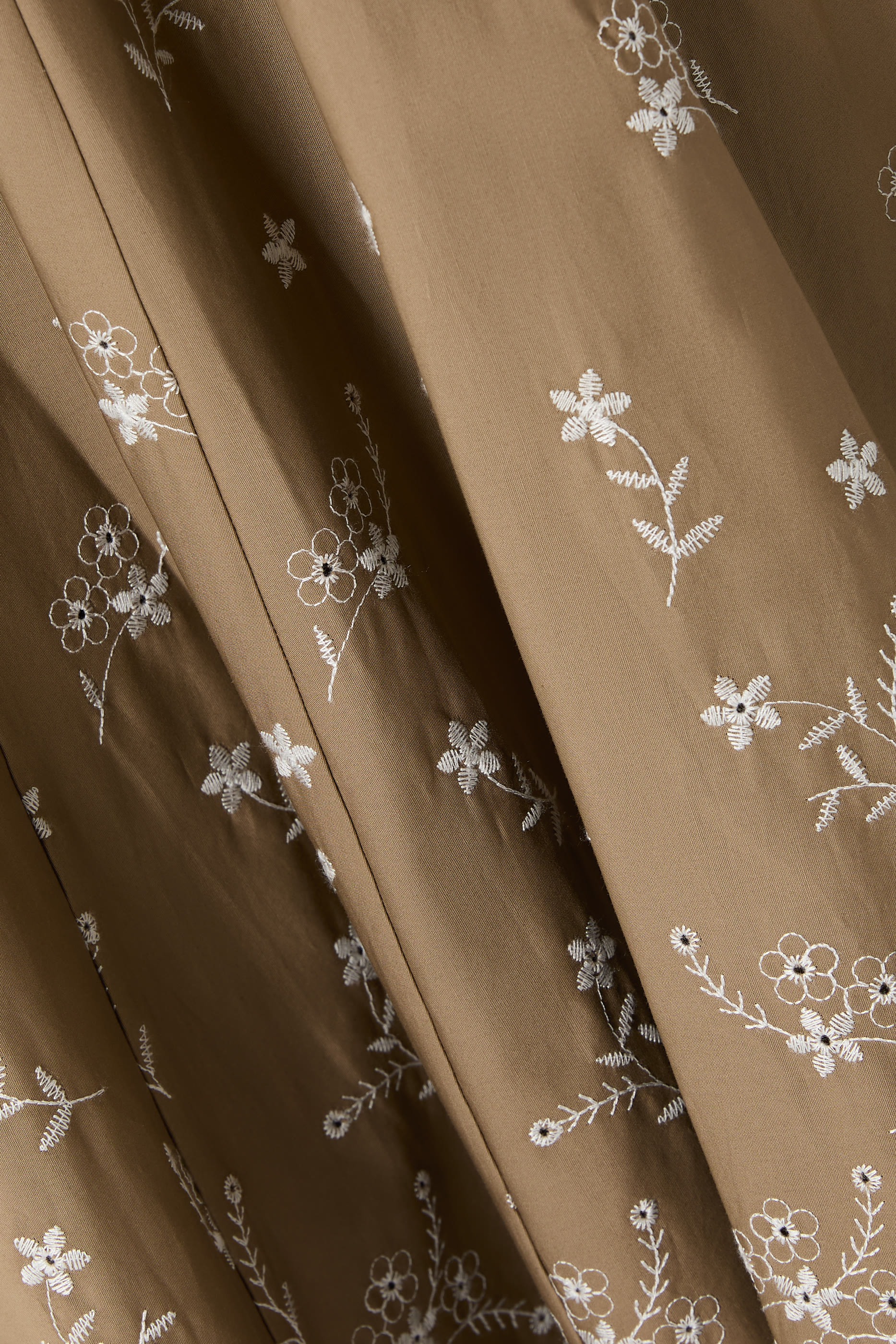 فستان ويلز مطرز