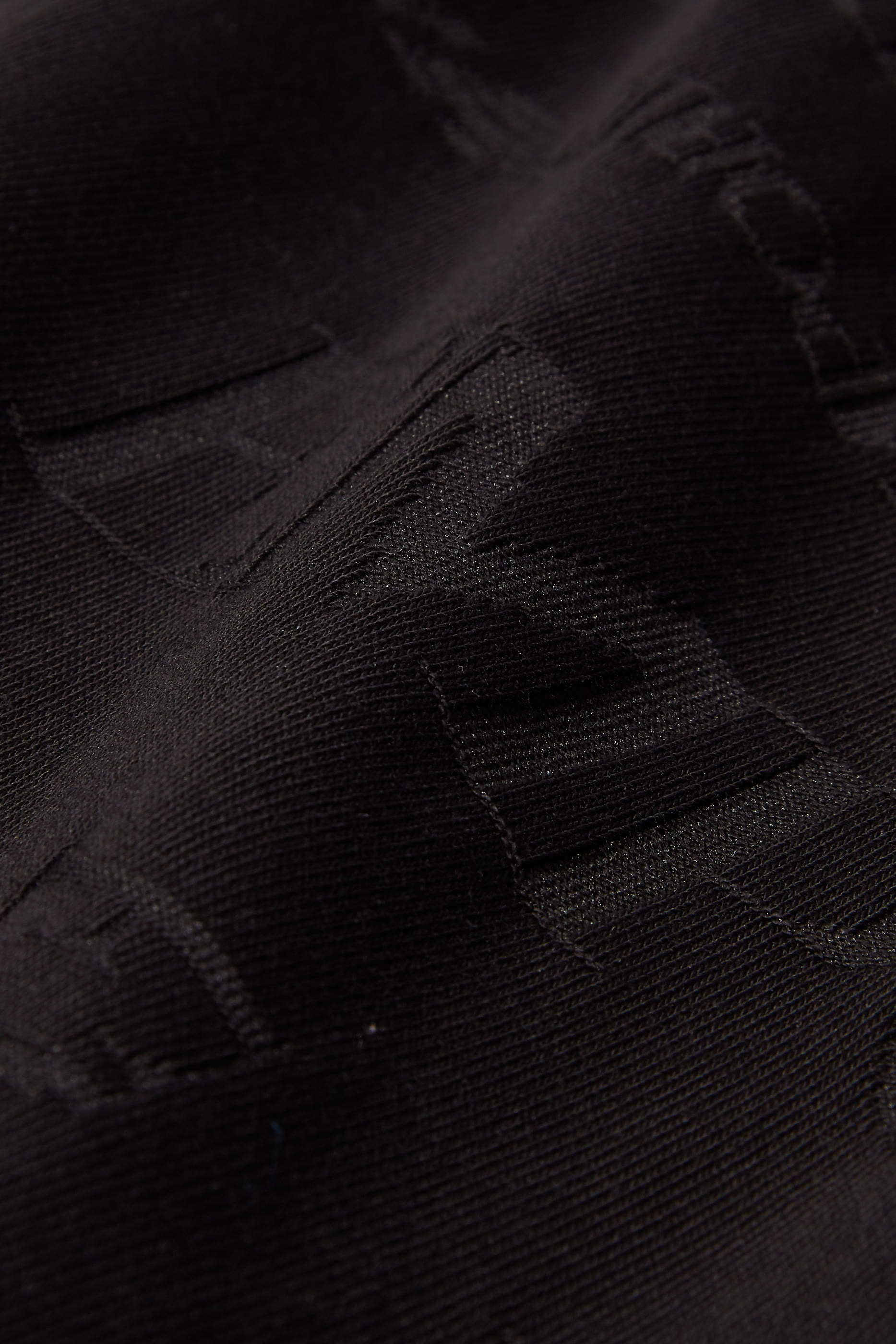 تي شيرت بفتحة رقبة مستديرة بنقشة جاكار