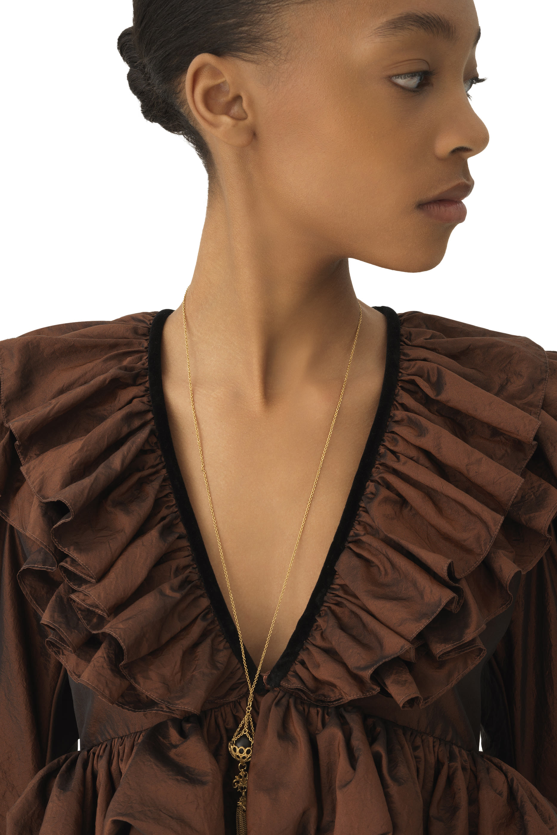 بلوزة قصيرة بياقة V وكشكش