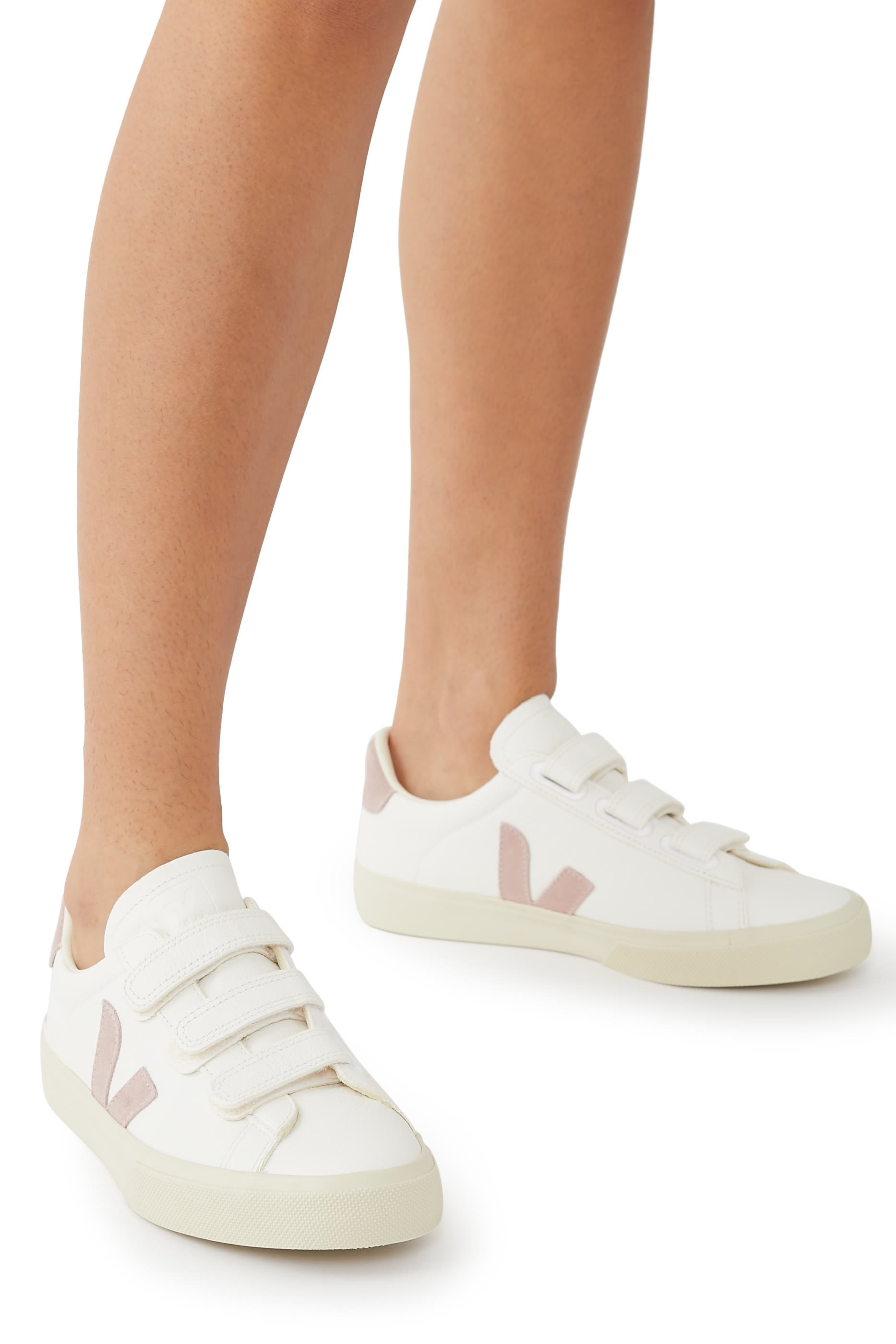 سنيكرز ريسيفي جلد خالي من الكروم