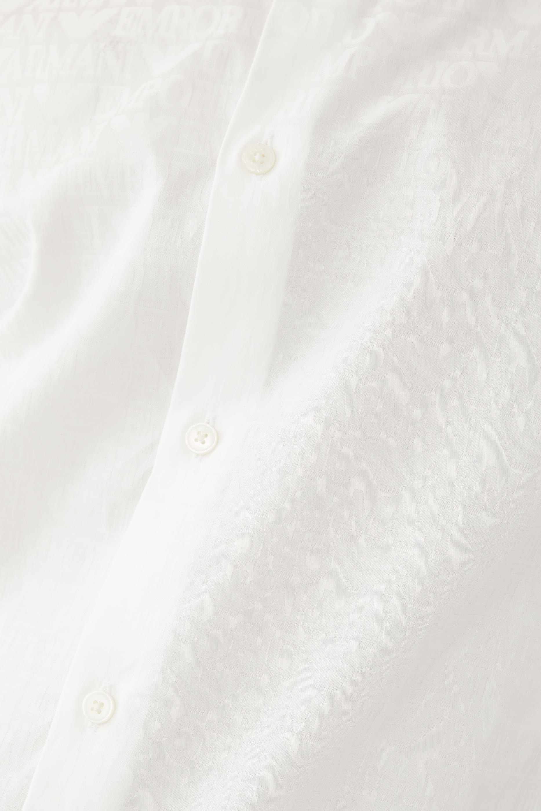 قميص مزين بنقشة شعار الماركة جاكار بالكامل