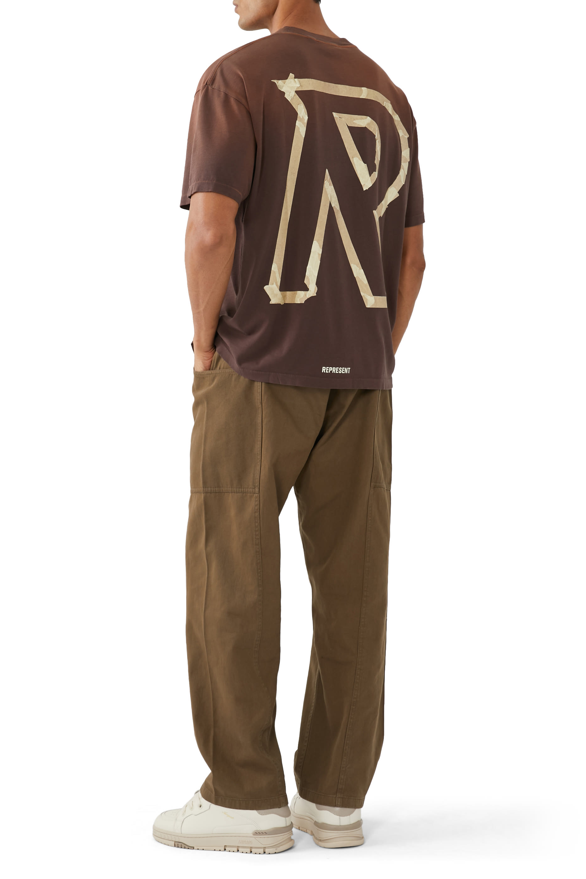 تيشيرت بأحرف الماركة بتصميم شريط لاصق