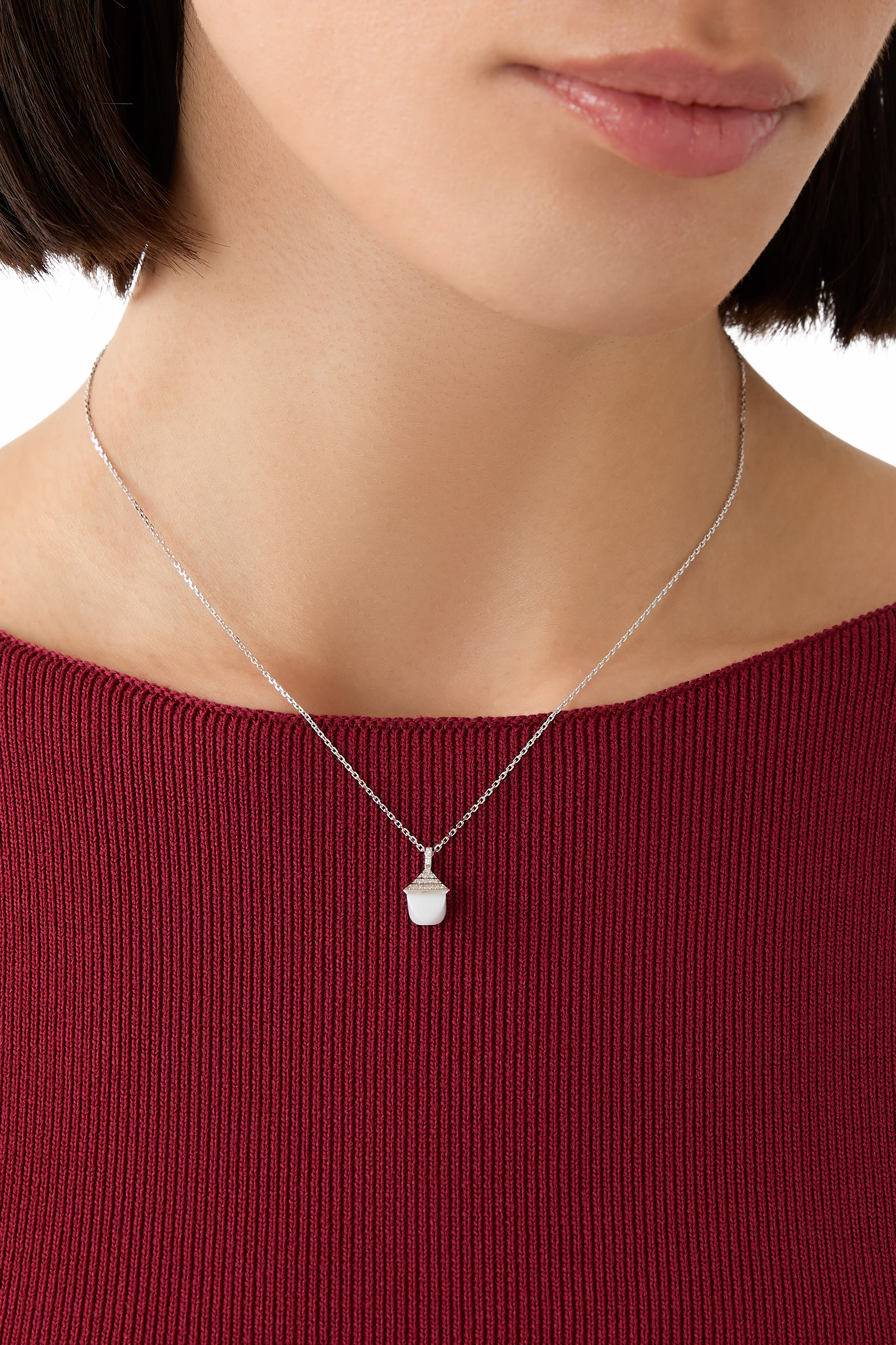 قلادة كليو بدلاية ريف صغيرة مرصعة بالماس والعقيق الأبيض ذهب أبيض عيار 18