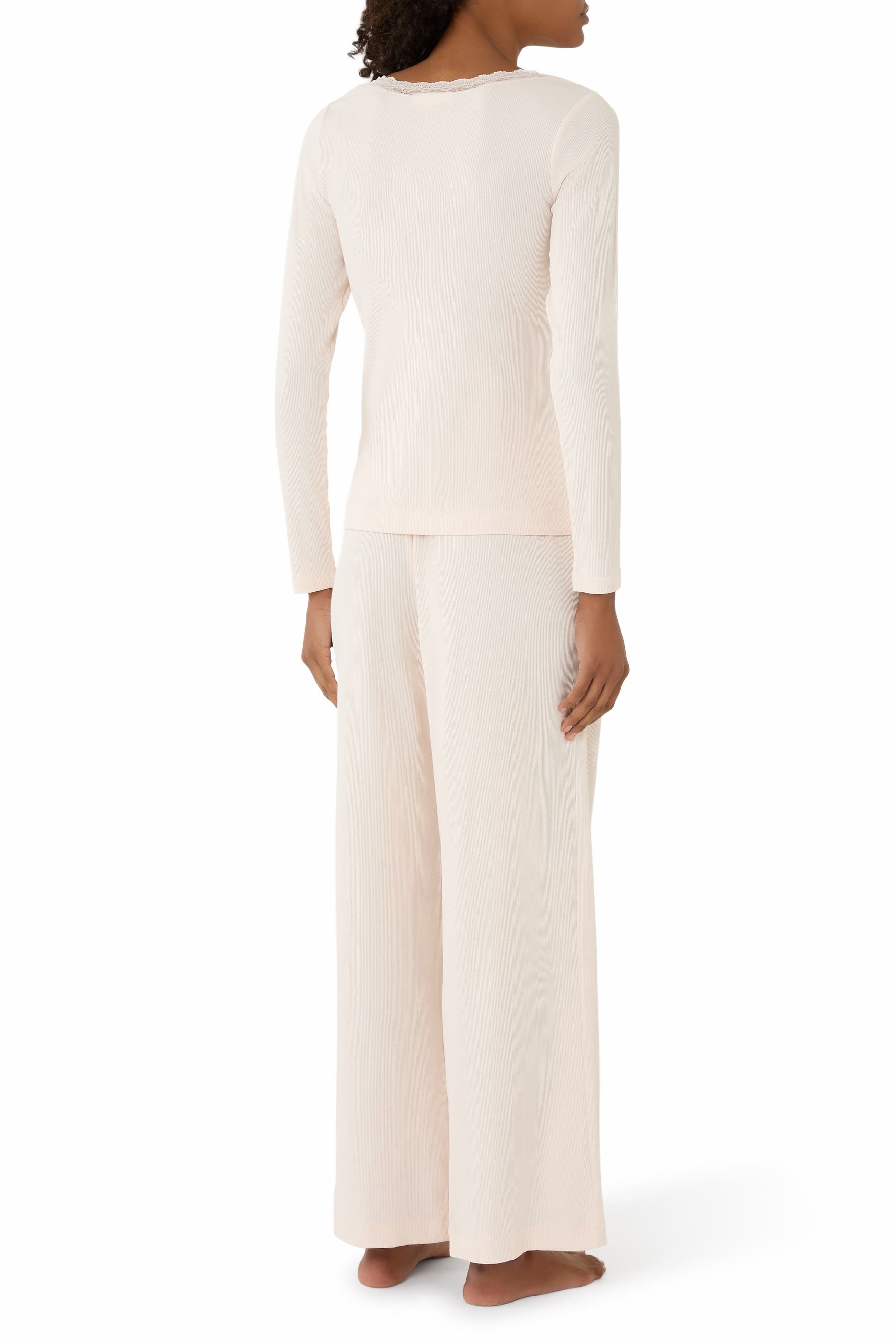 طقم بيجامة بأكمام طويلة وحواف دانتيل جيرسيه مضلع