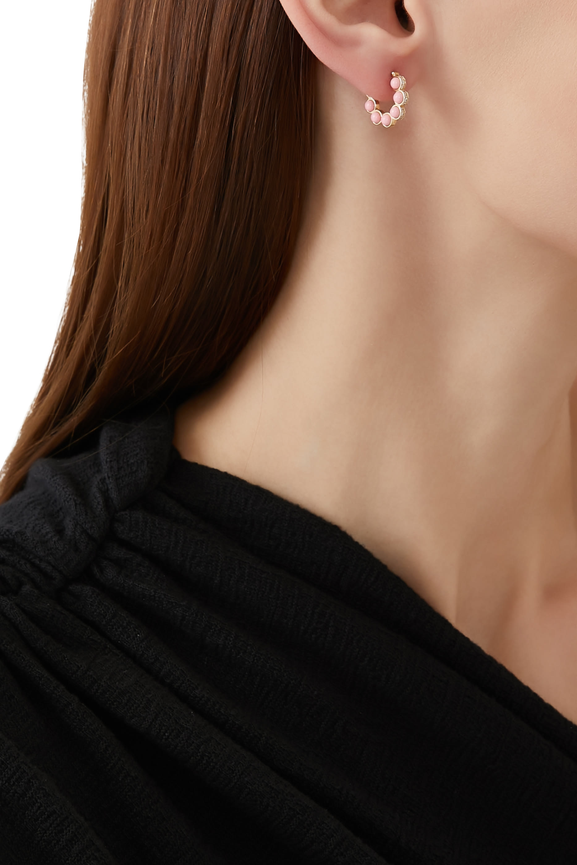 أقراط اتوم دائرية بمينا مرصعة بالماس ذهب أصفر عيار 18