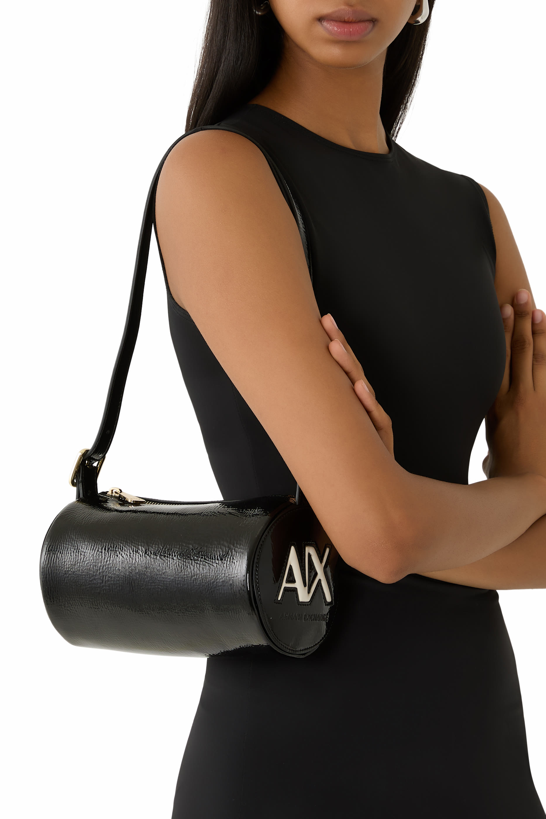 حقيبة صغيرة بشعار الماركة