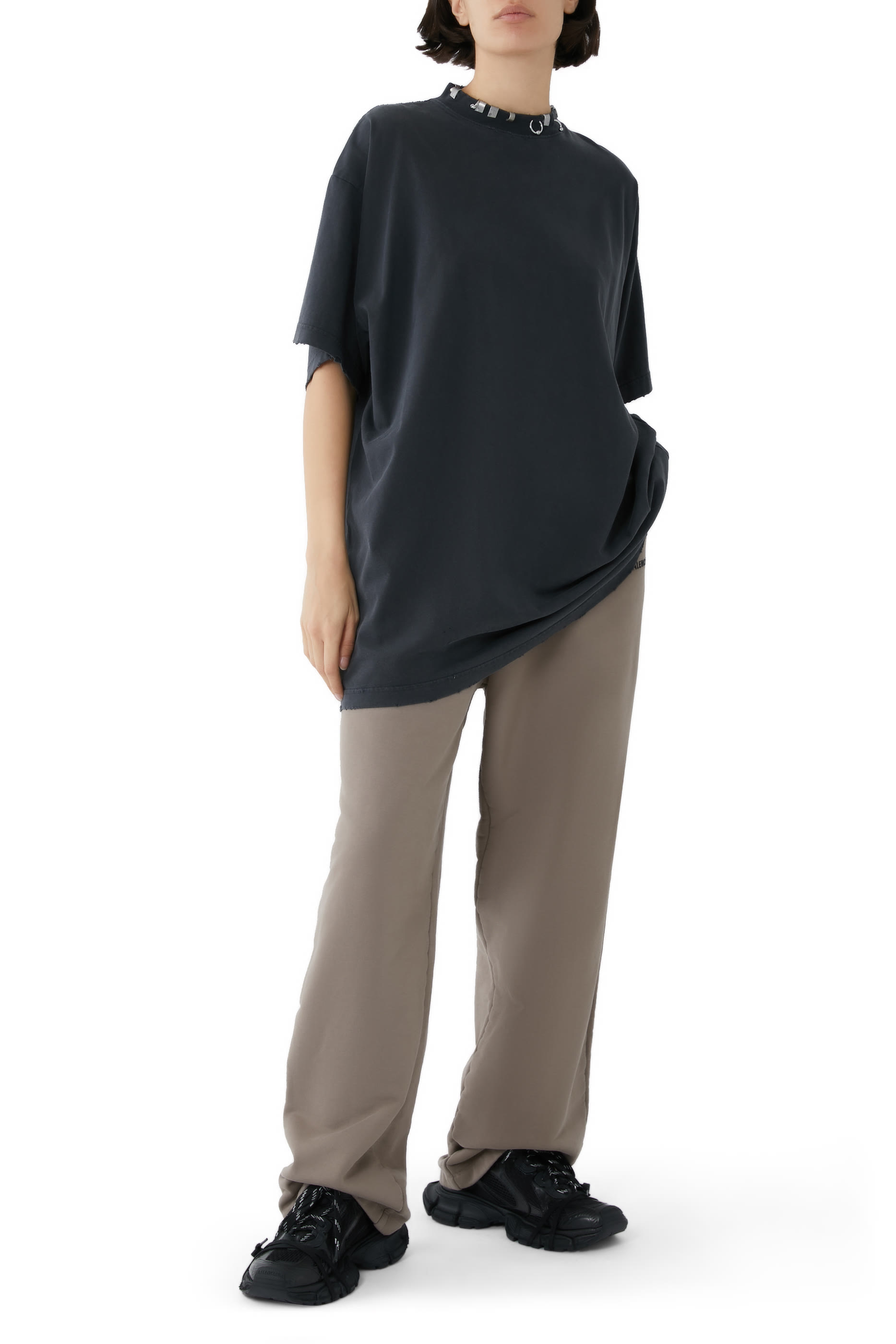 تيشيرت مثقوب