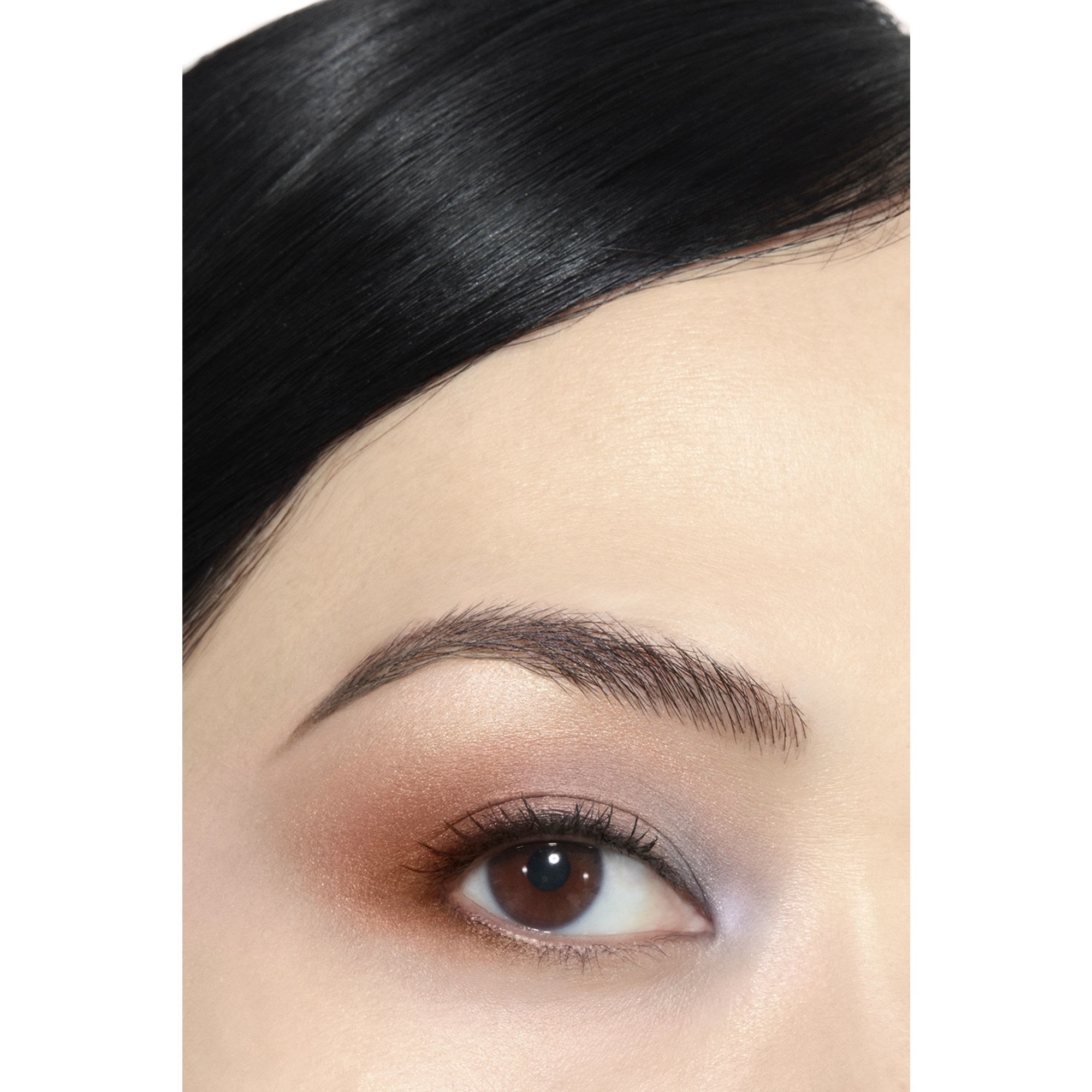 لوحة ظلال عيون Les 4 Ombres Boutons بأربعة ألوان بلمسات نهائية متنوعة