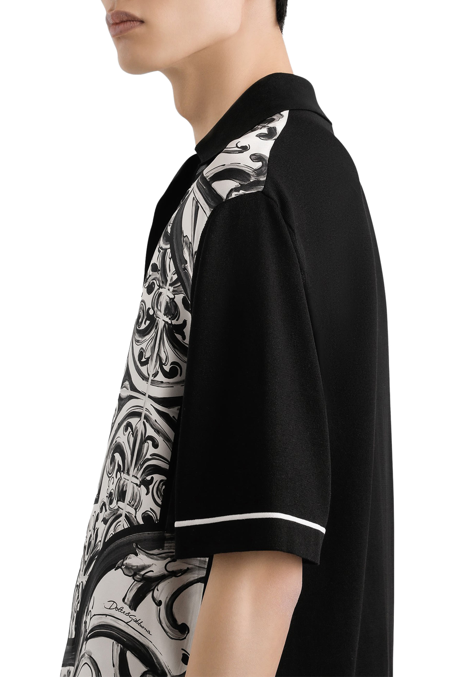 قميص بقصة فضفاضة وطبعة مايوليكا