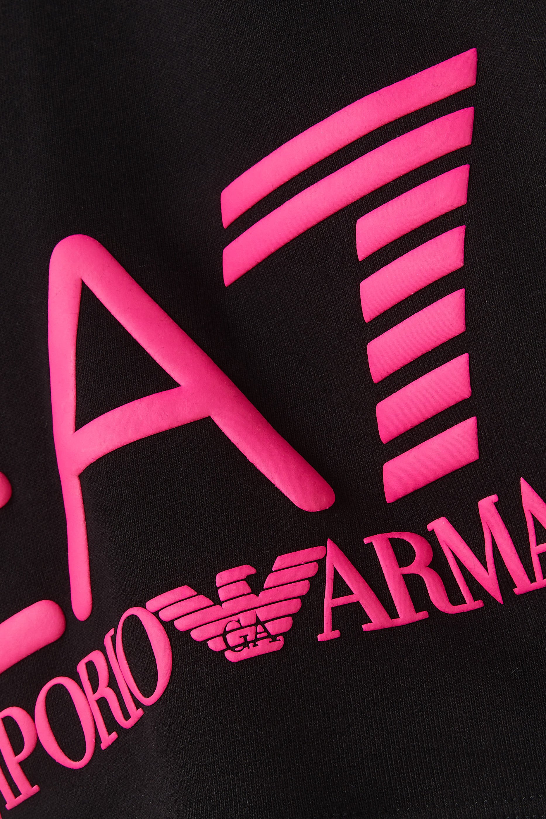 شورت بشعار الماركة كبير للأطفال