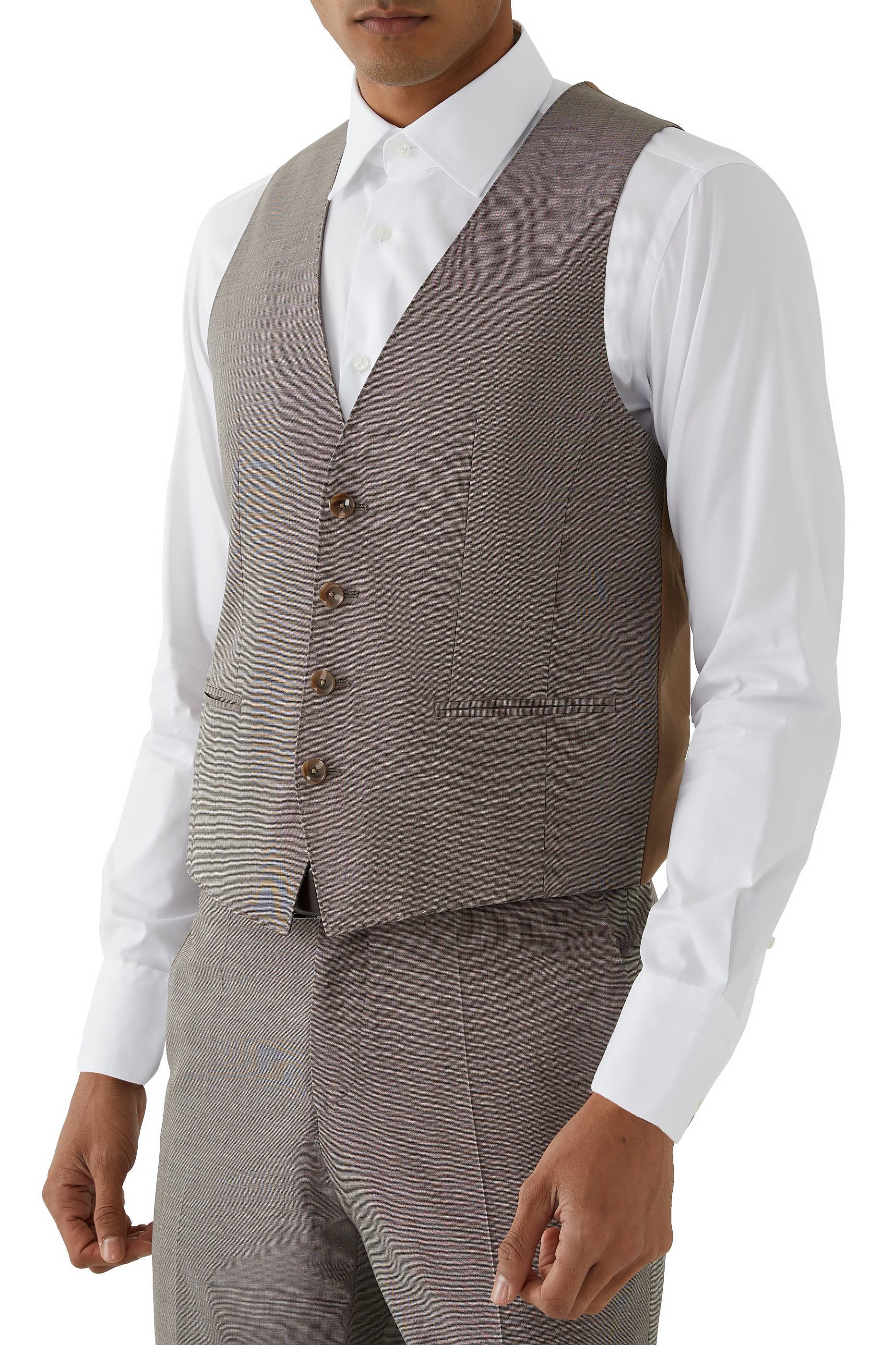 بدلة بتصميم ثلاث قطع بقصة سليم