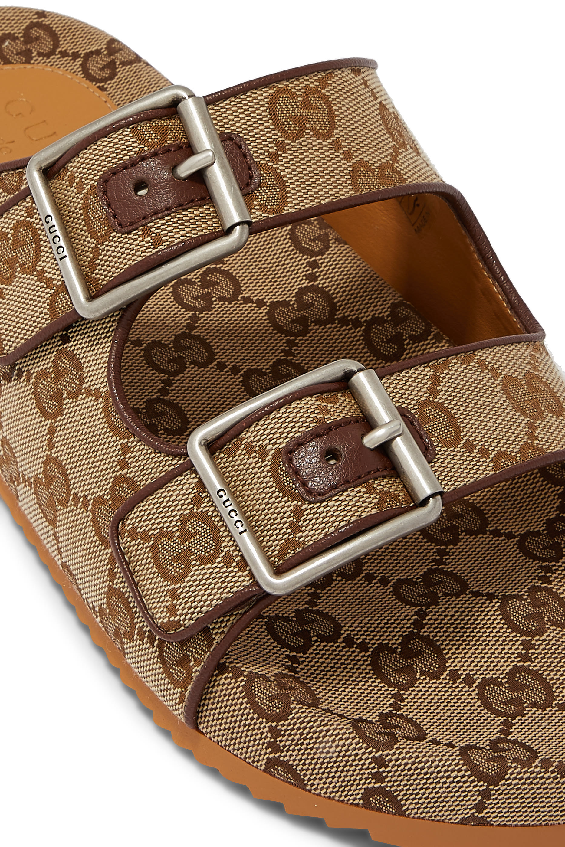 حذاء مفتوح بسيور