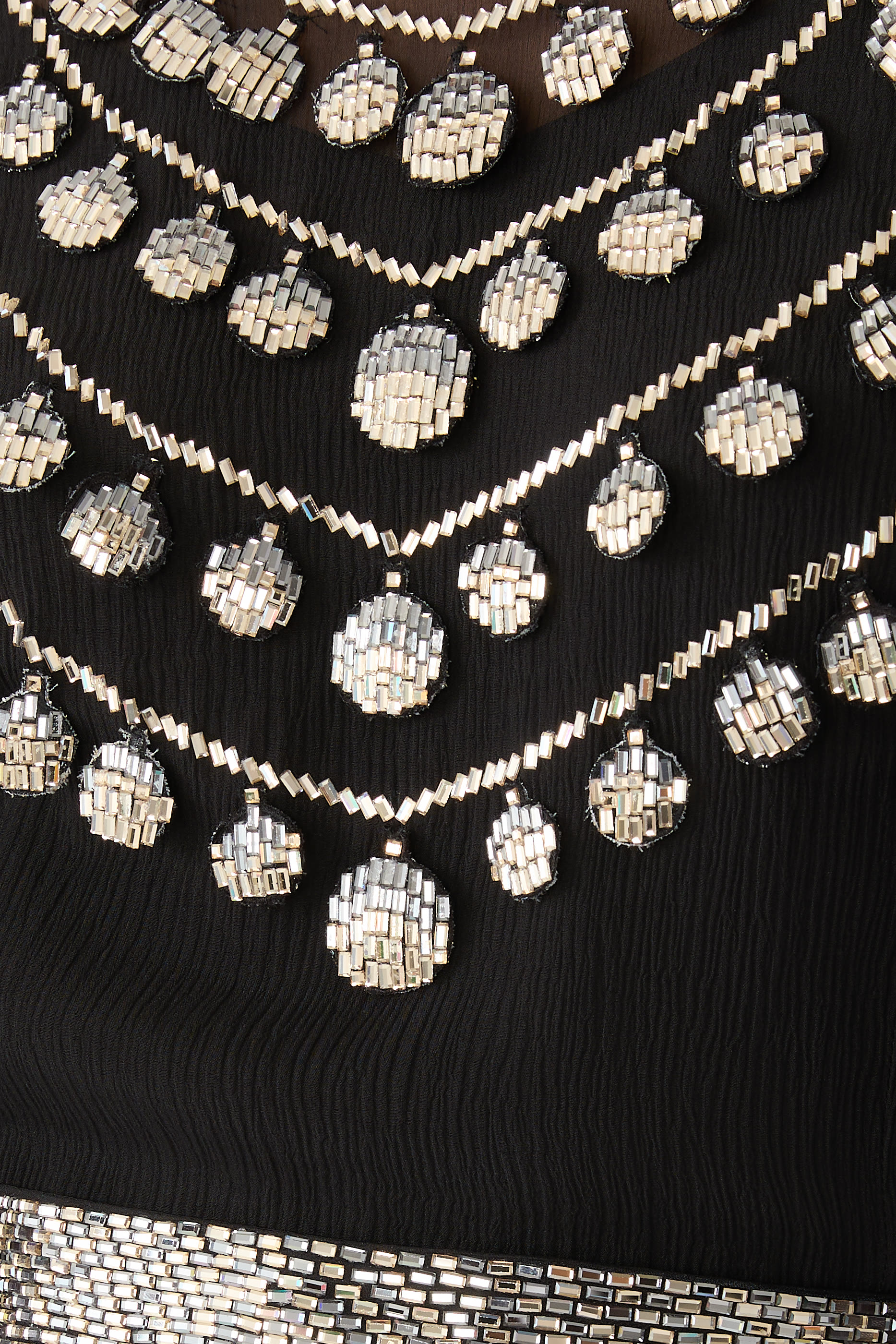 جلابية مرصعة بكريستالات بشكل عملات  